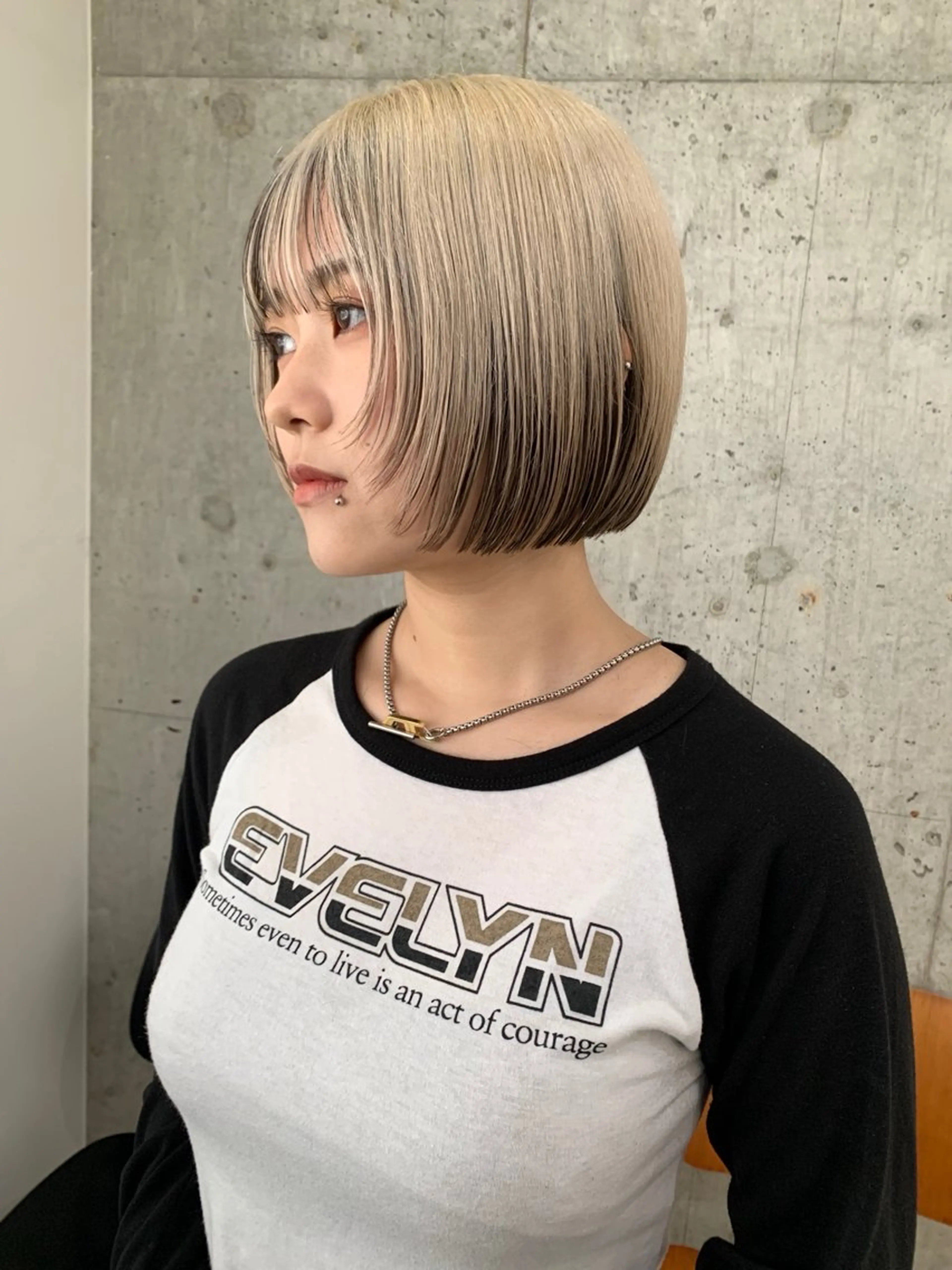 ミディアム カラー ヘアカラー 切りっぱなしボブ/ ブリーチカラー/大塚のヘアスタイル