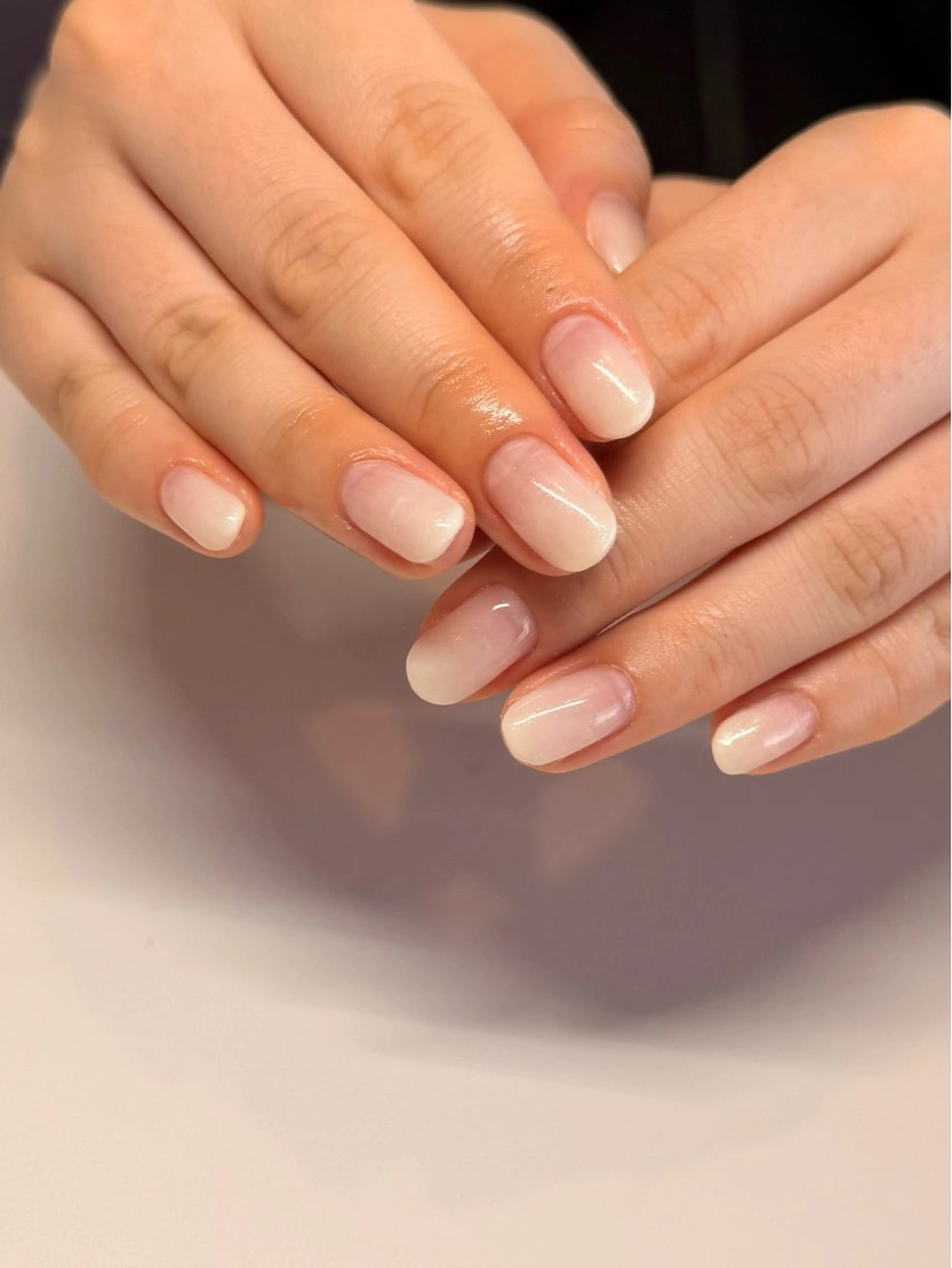 ネイル グラデーション ホワイト ハンドネイル tiare ayaのネイルデザイン