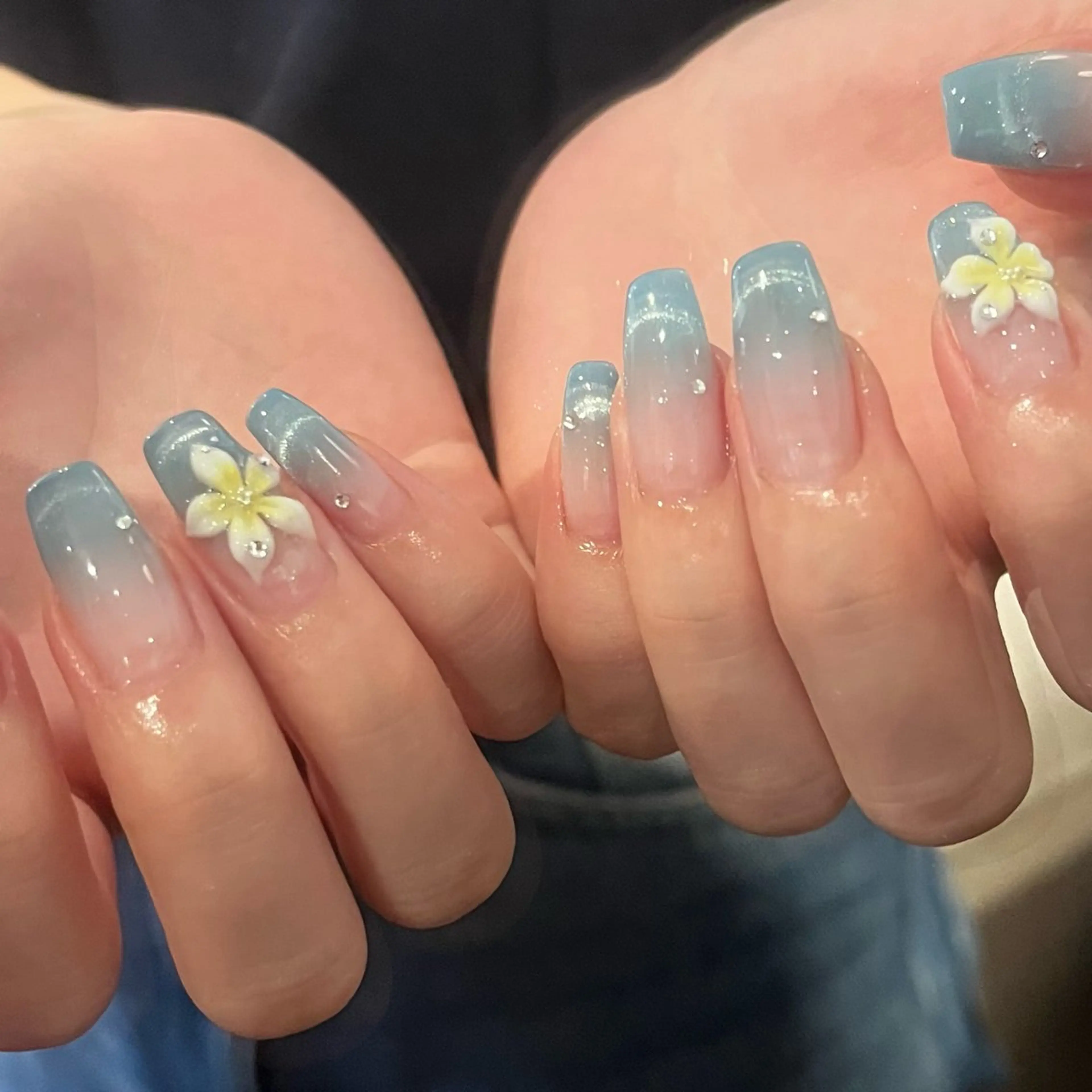 ネイル ブルー フラワーネイル フレンチネイル マグネットネイル マグネットフレンチ ハンドネイル ballie／小野原 なつみのネイルデザイン