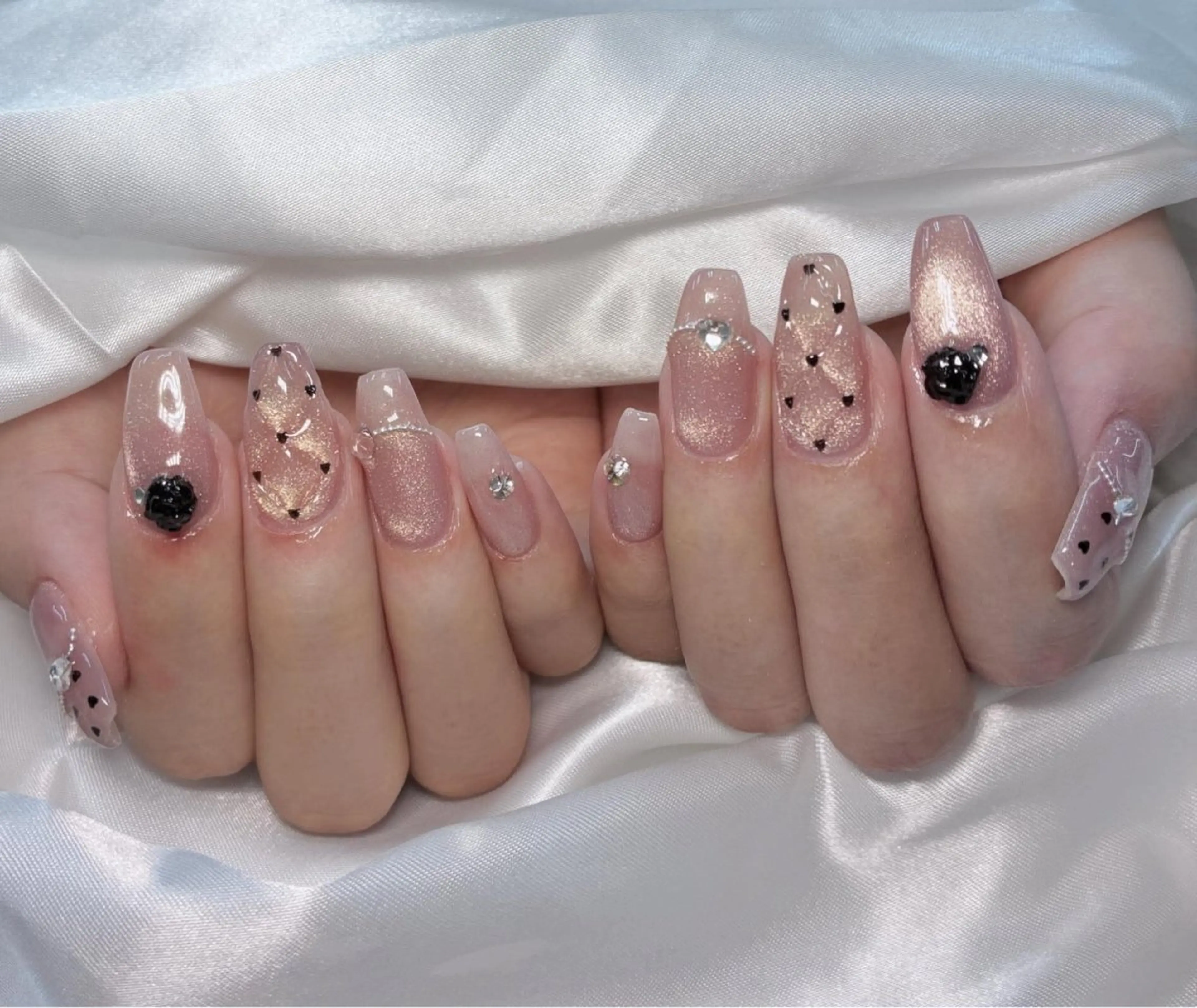 ネイル グラデーション キラキラネイル 韓国ネイル マグネットネイル ニュアンスネイル ハンドネイル Hana Rose Nailのネイルデザイン