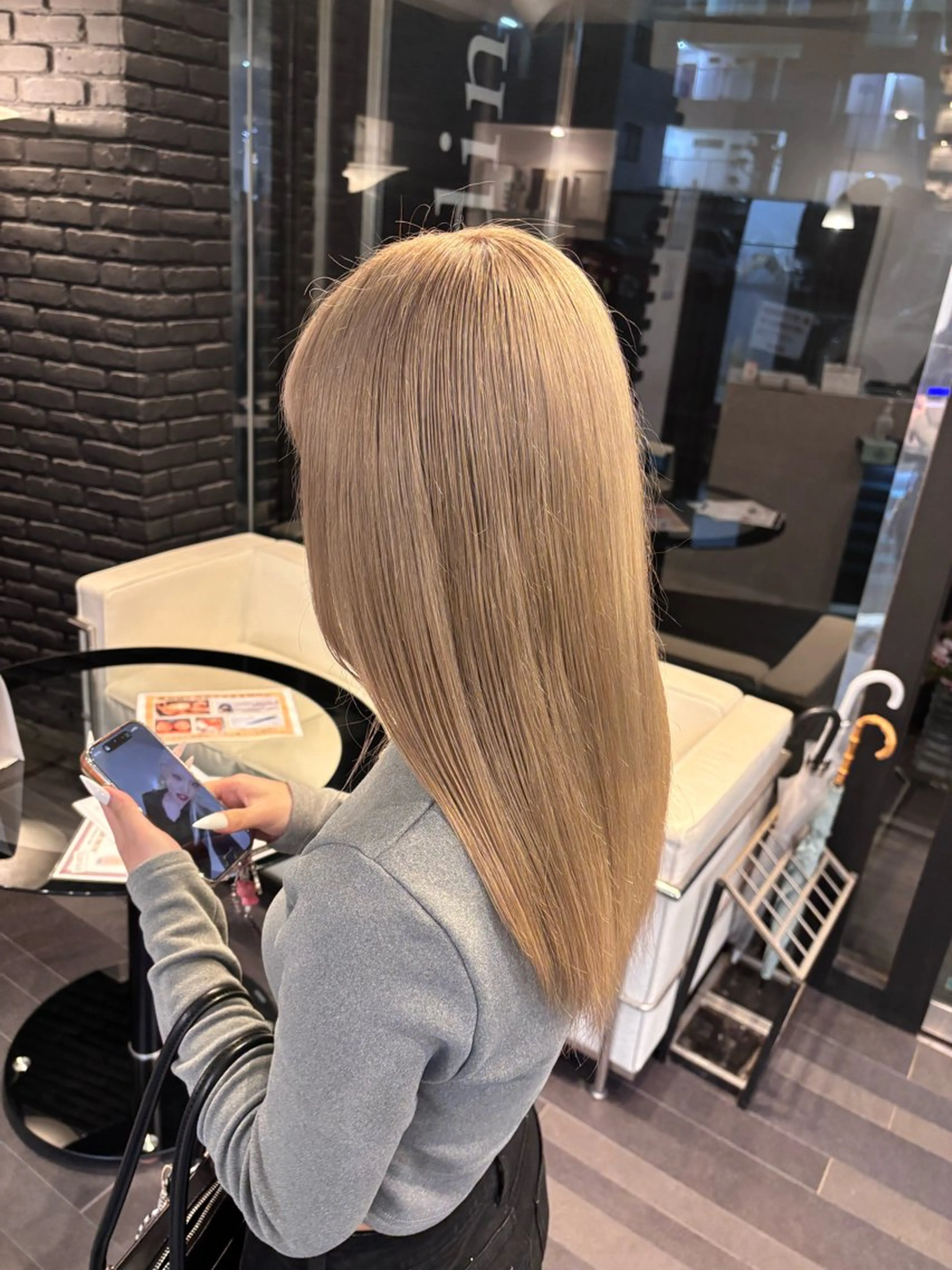 カラー ベージュカラー ブリーチ 透明感カラー ミルクティーベージュ ヘアカラー yui 練習モデル募集中のヘアスタイル