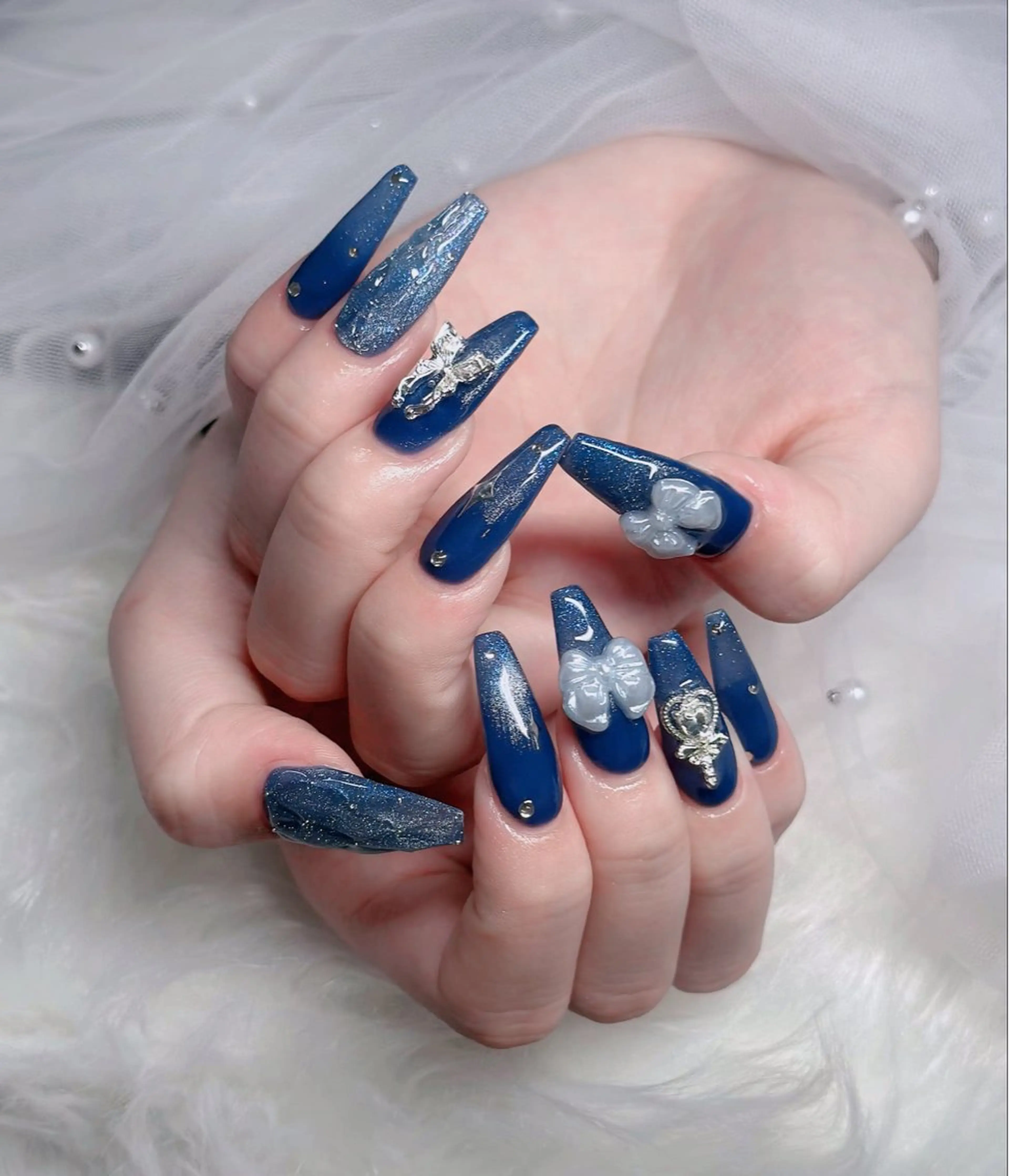 ネイル オーロラネイル フレンチネイル ジェルネイル ハロウィン キラキラネイル H.baby Nail Salonのネイルデザイン