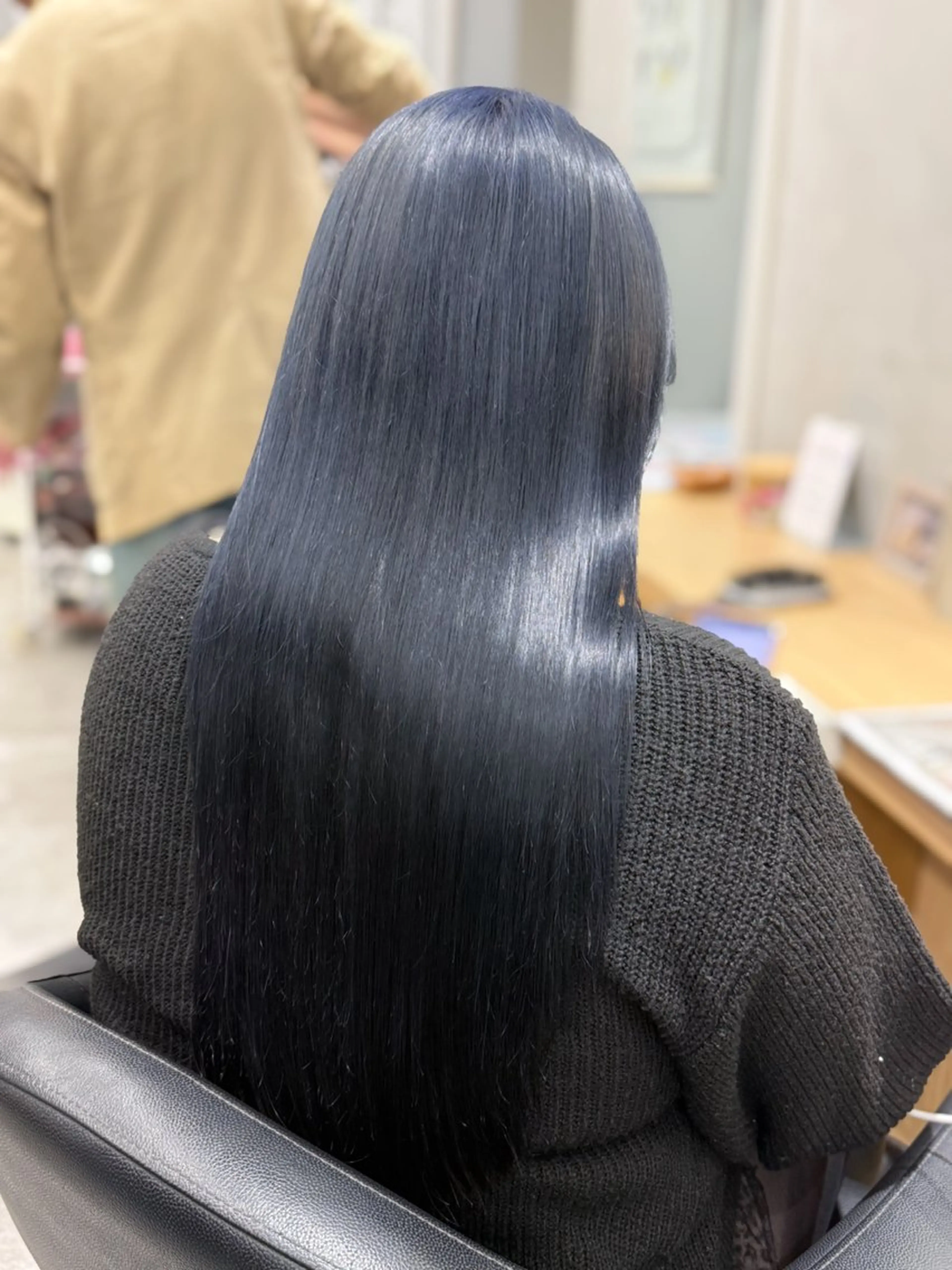 ロング カラー 黒髪 ブリーチ ブルーカラー ブルーブラック 透明感カラー カット ヘアカラー 巻ける髪質改善🫧ハ イライト/永田汰伊智のヘアスタイル