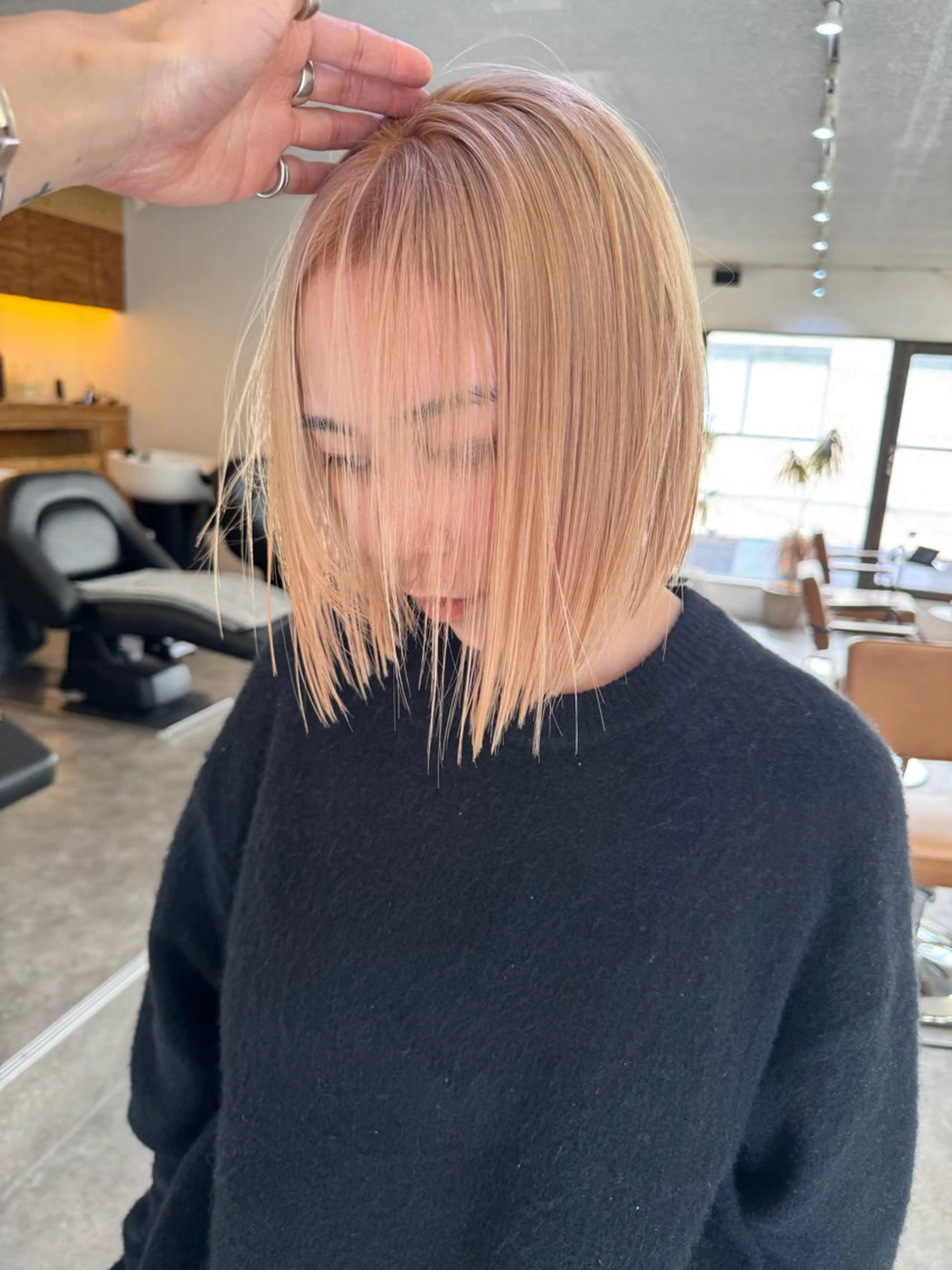 ミディアム カラー カット ヘアカラー 顔周りレイヤー/韓国 ブリーチminamiのヘアスタイル