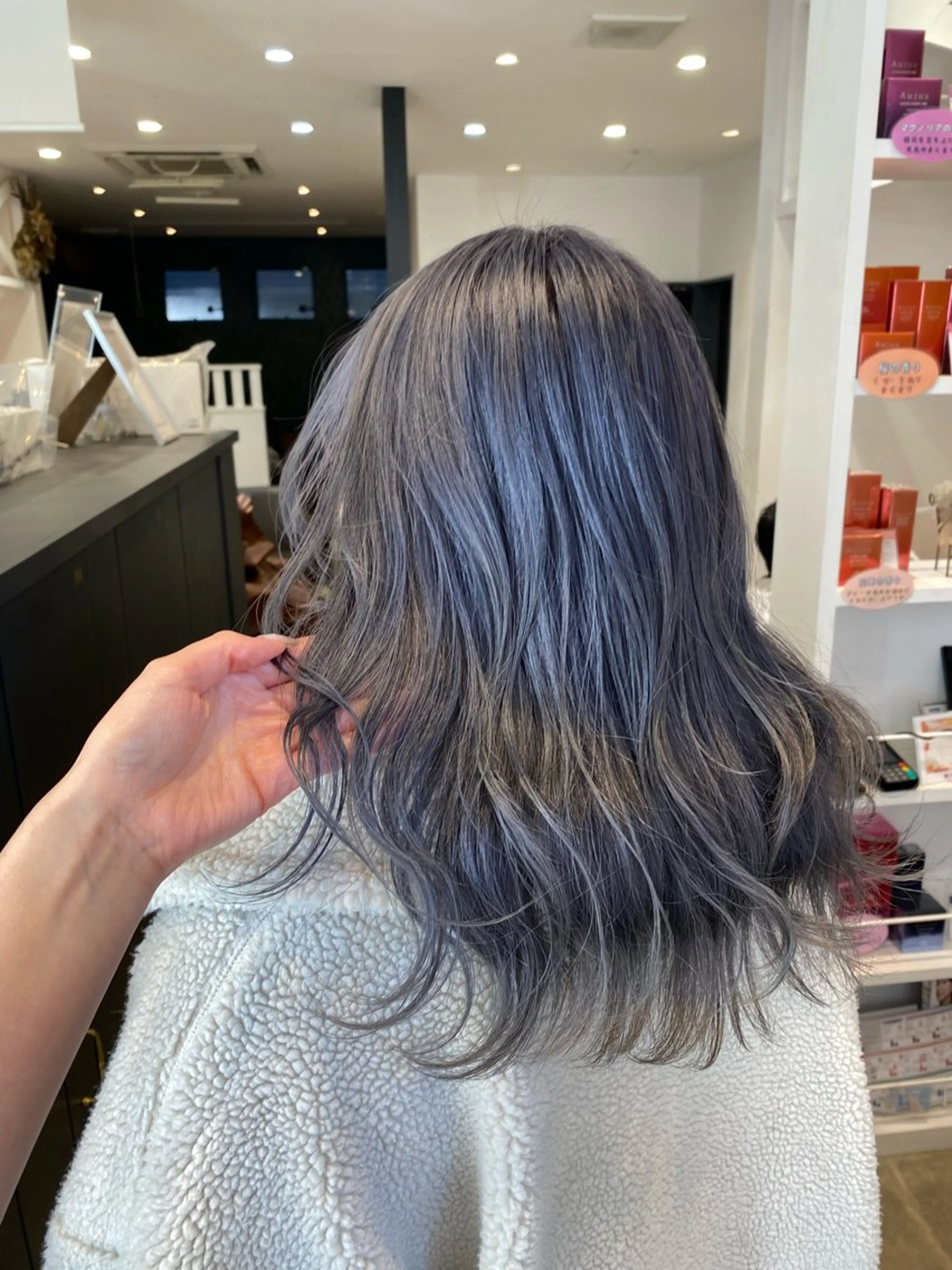 セミロング カラー ブリーチ ヘアカラー 柴田 枝利子のヘアスタイル