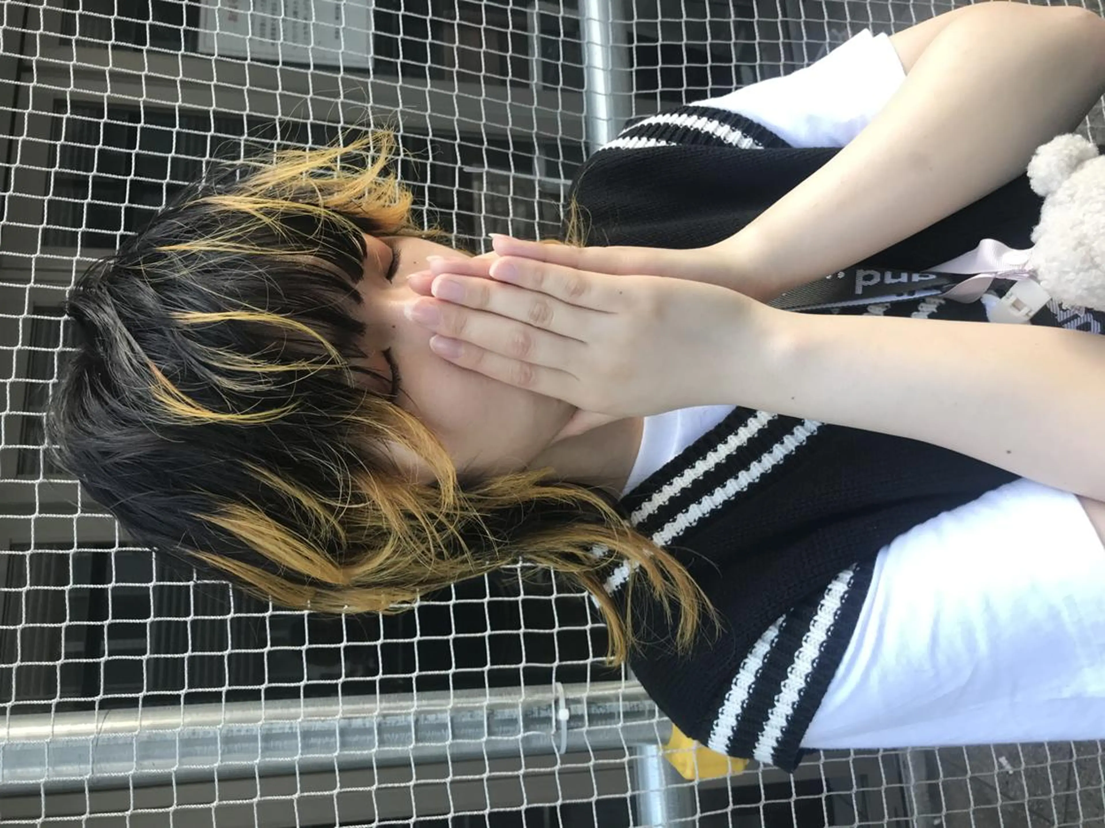 カラー ミディアム ウルフカットデザイン カラー特化アールイーのヘアスタイル