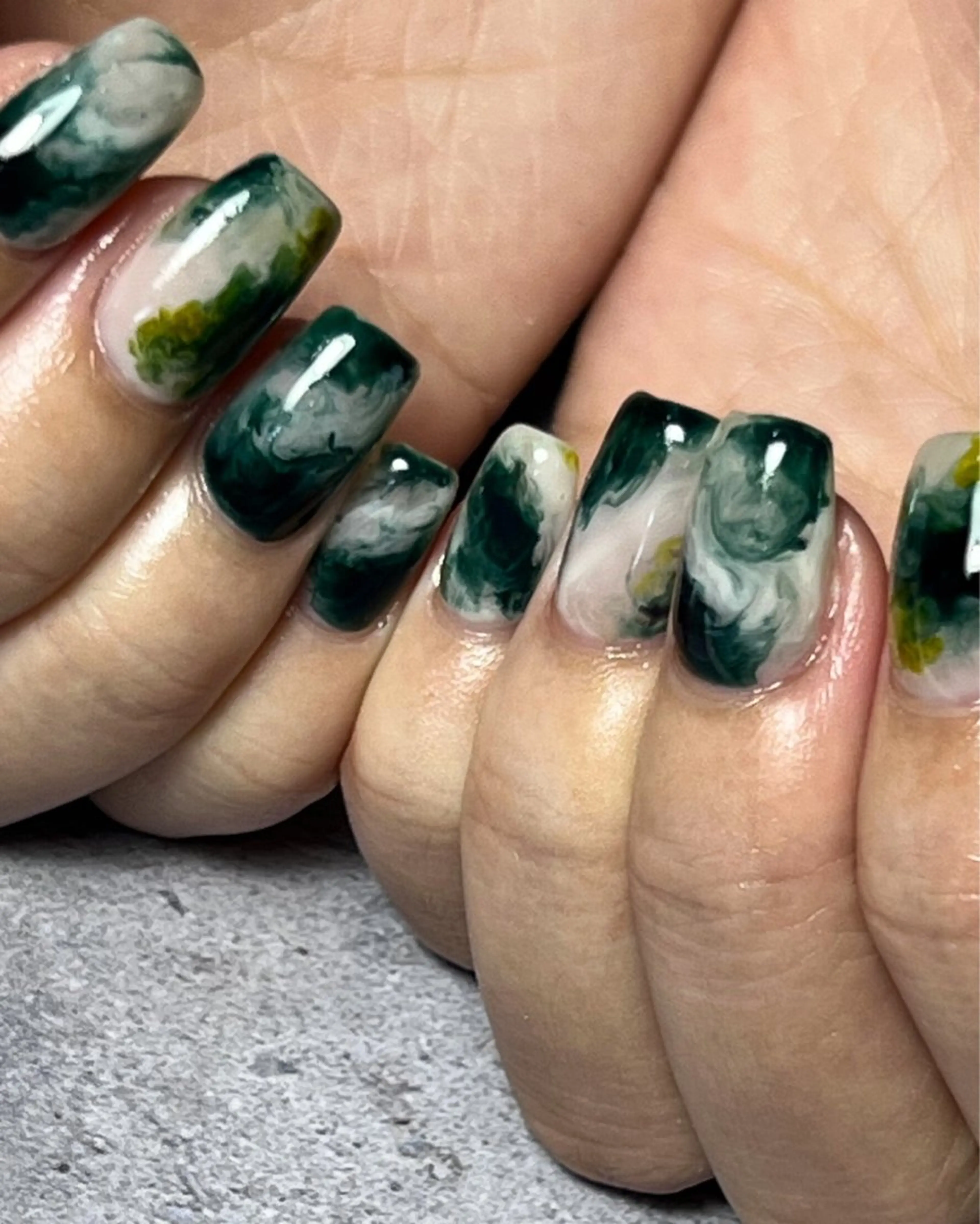 ネイル グリーン 持ち込み ニュアンスネイル ハンドネイル ハンドケア YAMAGUCHI MIHIのネイルデザイン