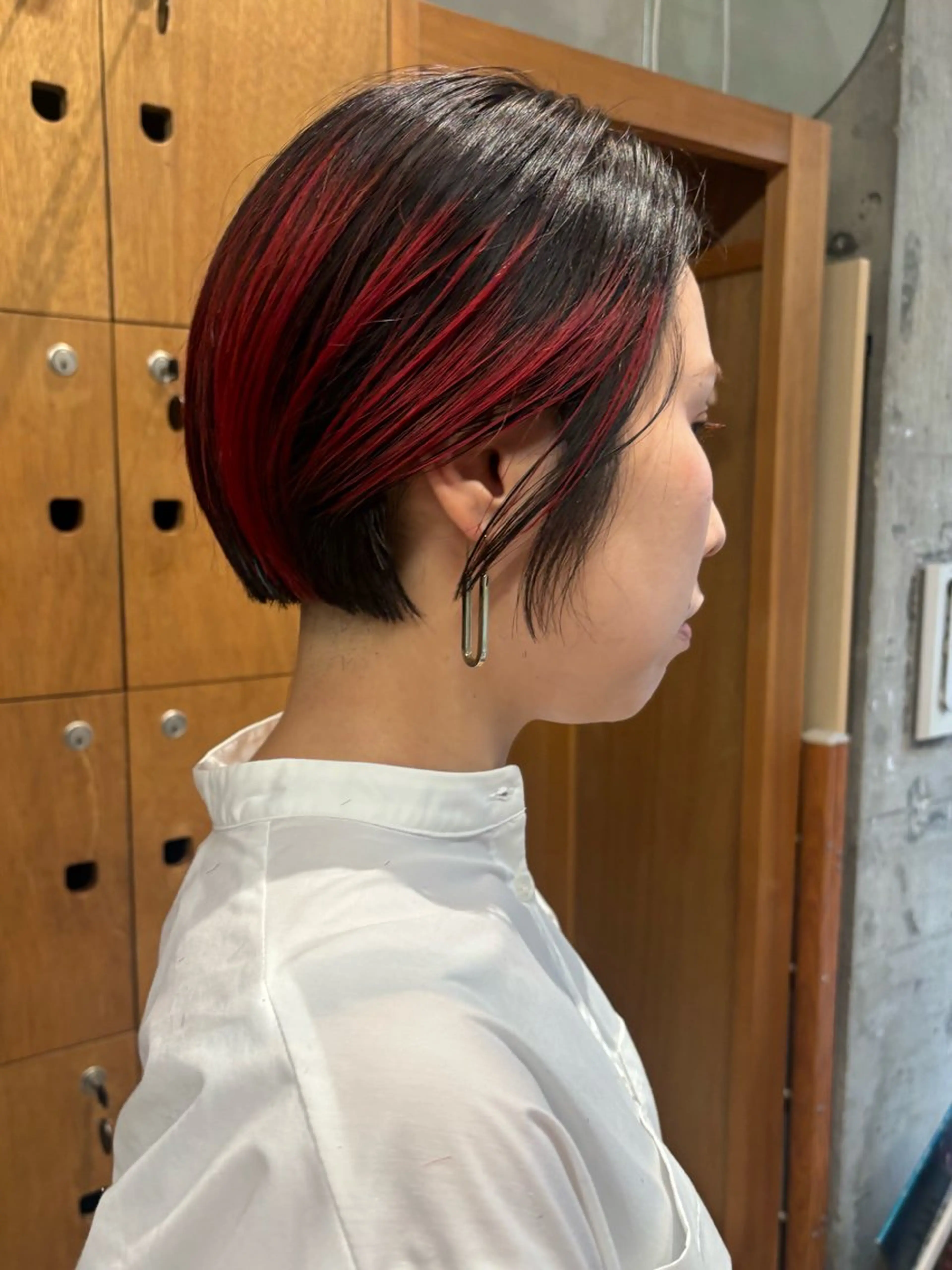 ショート カラー ブリーチ wewe: momoeのヘアスタイル