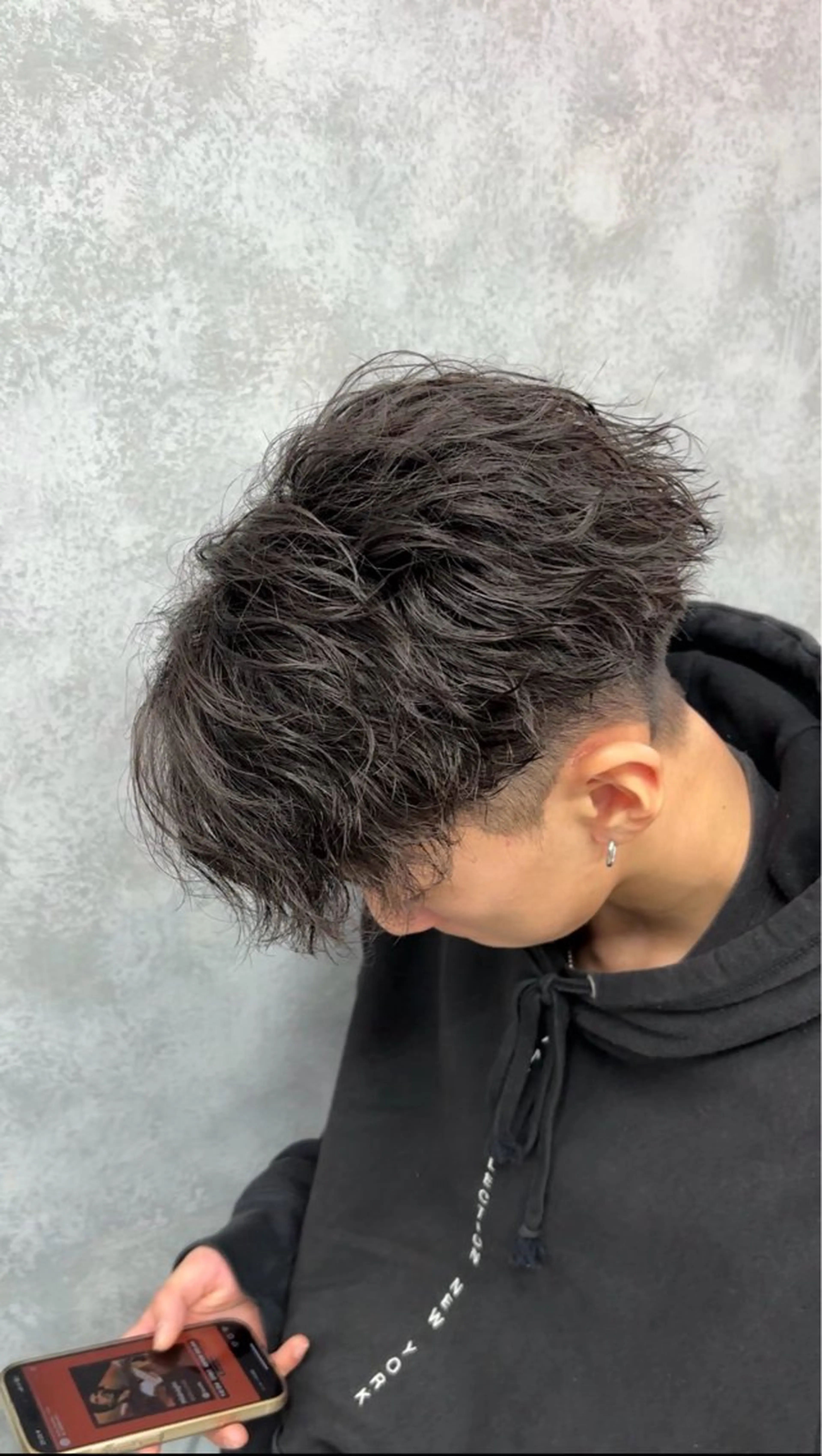 パーマ メンズ シャドウ/フェザー パーマメンズりつきのヘアスタイル