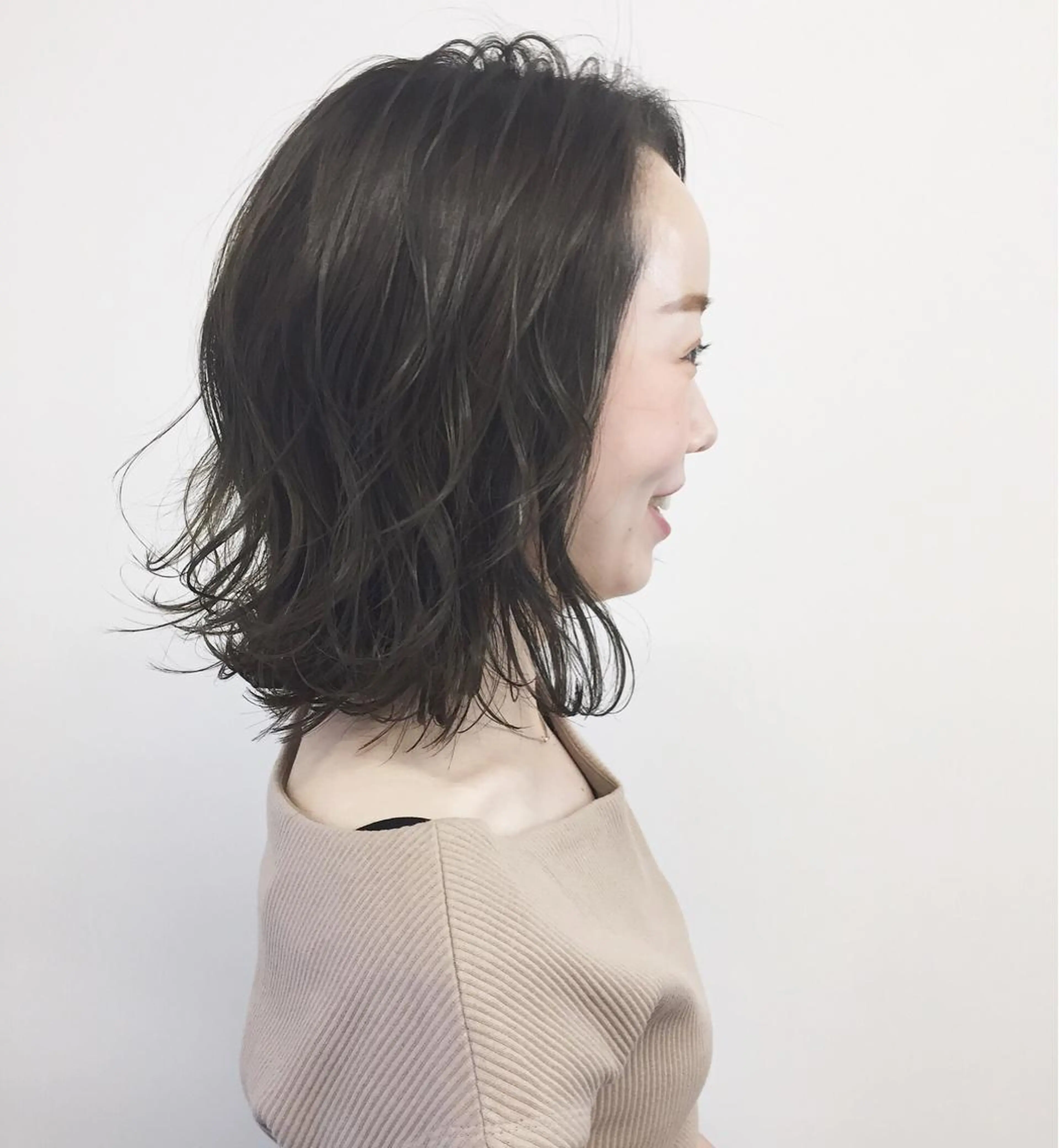 ミディアム カラー 肌に馴染む暗髪 梅田・増田のヘアスタイル