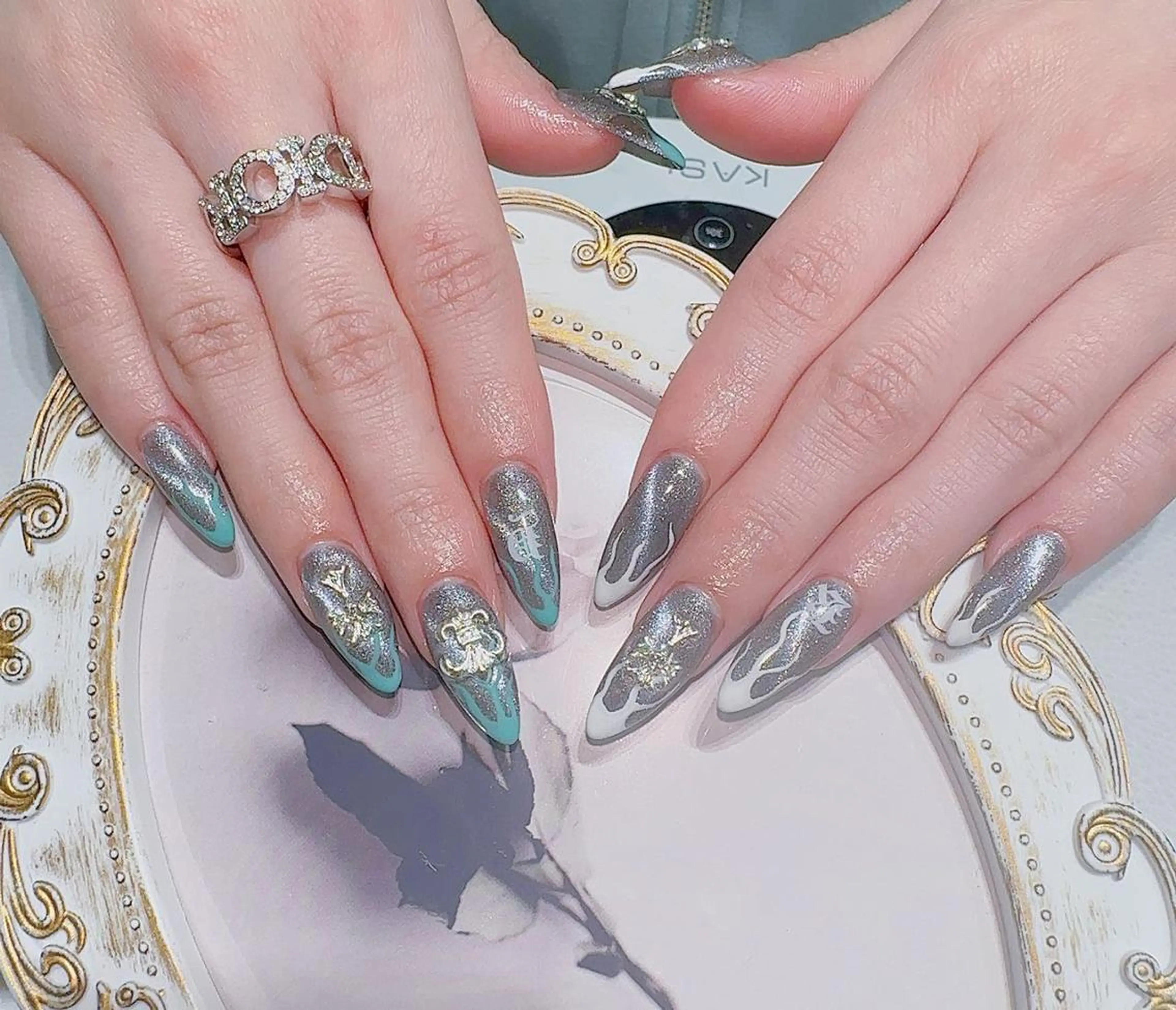 ネイル Queens 榊 まおのネイルデザイン