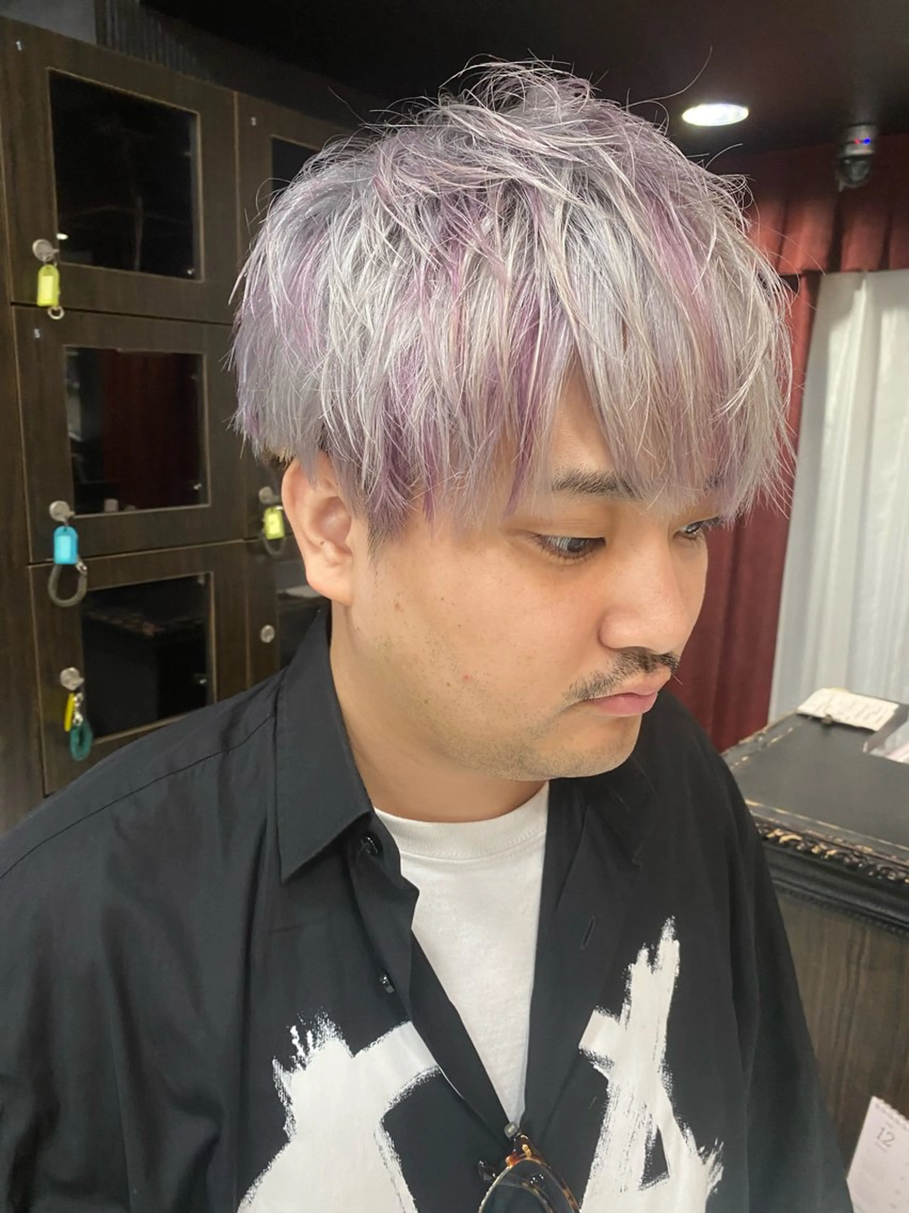 カラー メンズ メンズメッシュ メッシュ ピンクカラー シルバー ホワイト系はお任せ /ブリーチ/店長岩崎のヘアスタイル