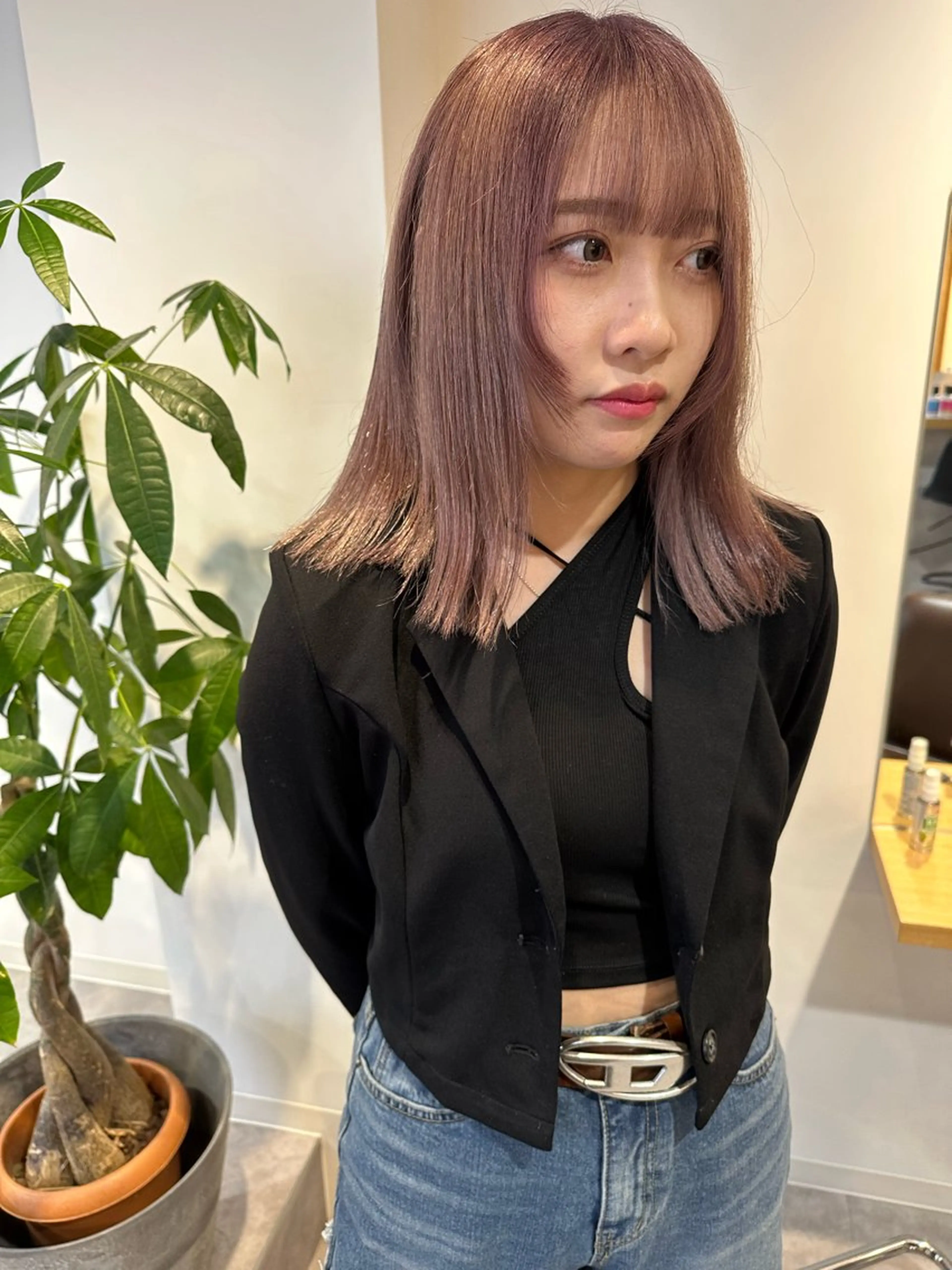 ミディアム カラー ベージュカラー ブリーチ 抜きっぱなしブロンド ブロンド ケアブリーチ ヘアカラー トリートメント レイヤー/ウルフ/ ハッシュカット/ダイのヘアスタイル