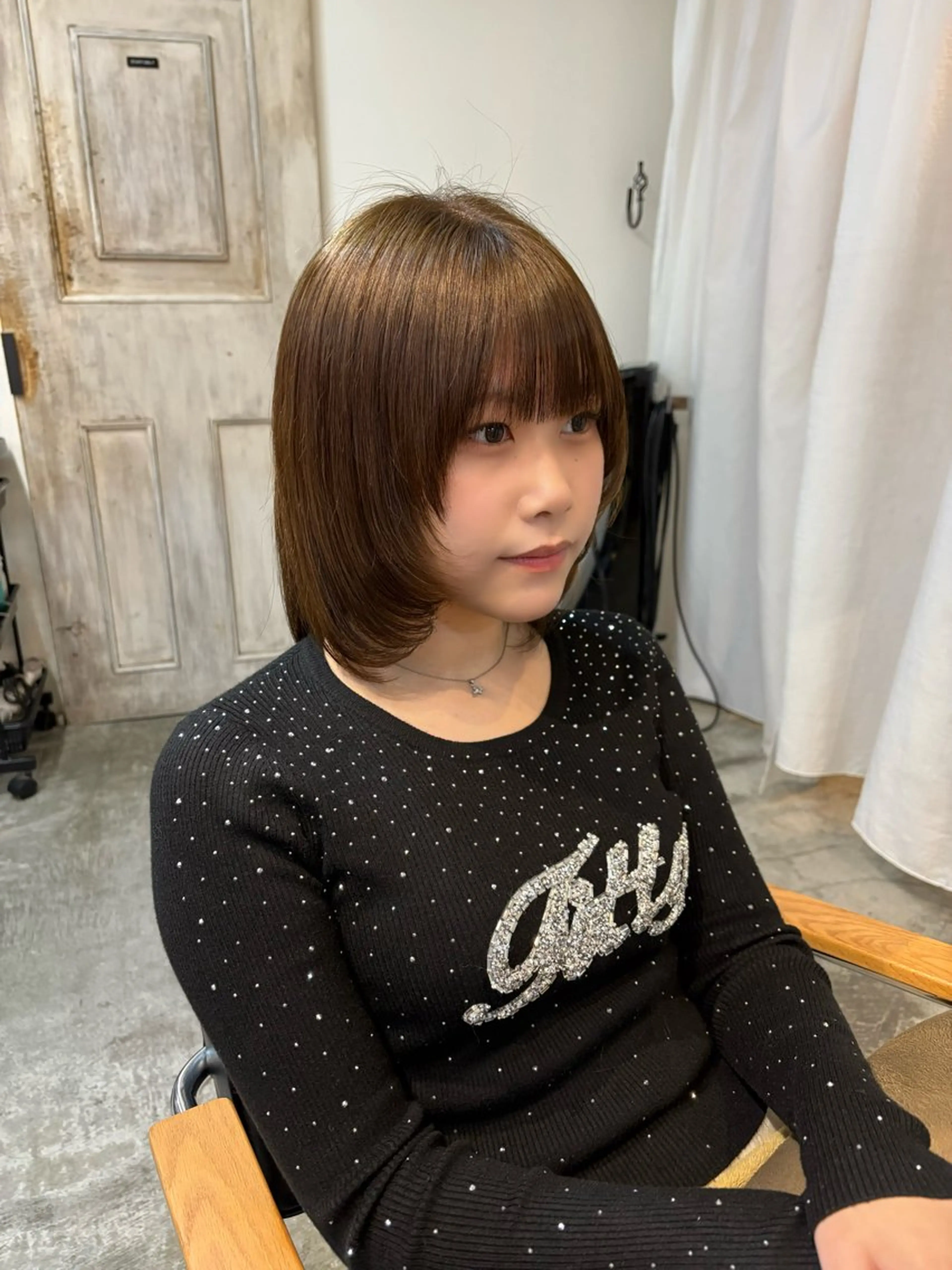 ミディアム カラー オリーブカラー 顔まわりレイヤー レイヤーカット 顔周りカット ピンク カラー🩰りりのヘアスタイル