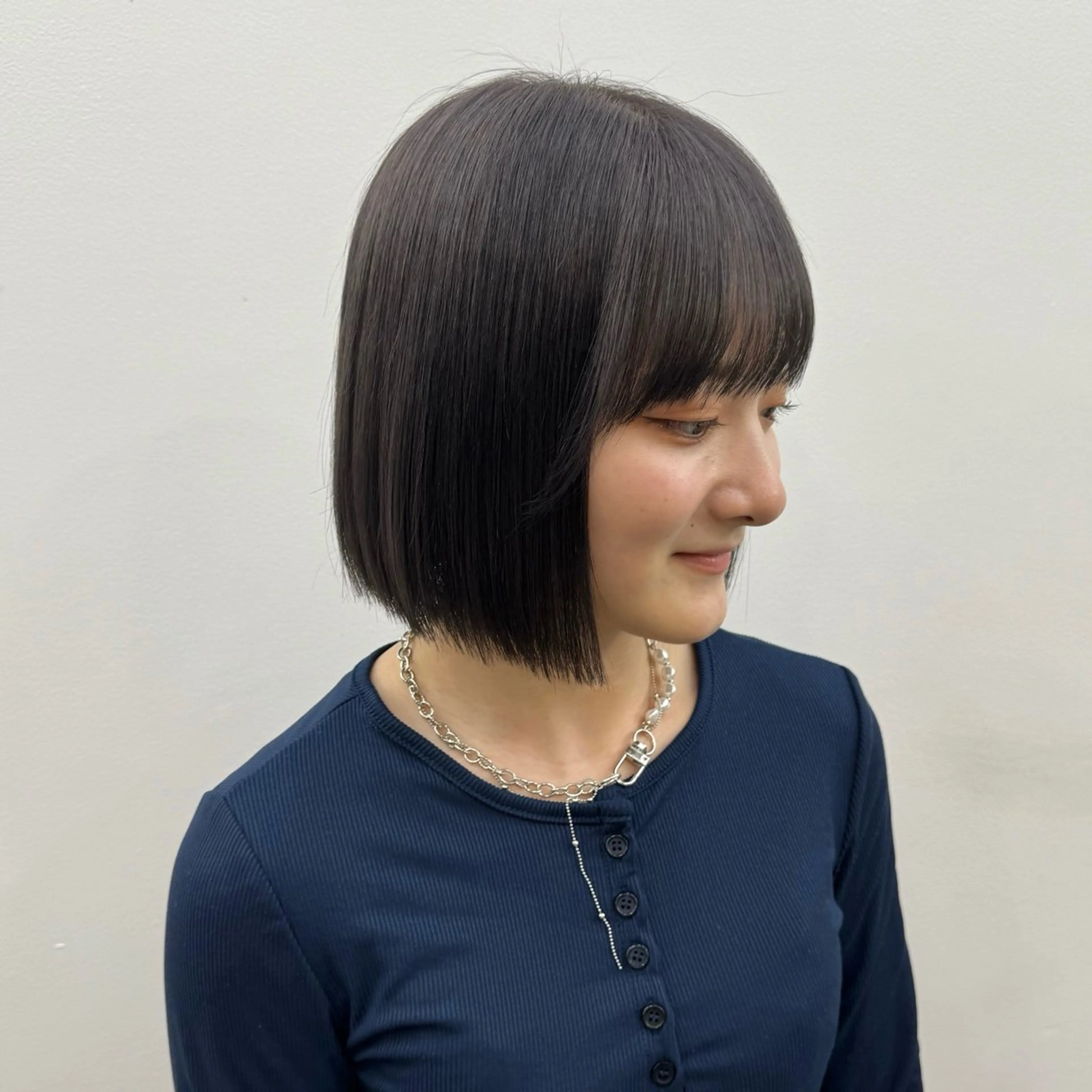 ミディアム カラー ダークグレー カット ヘアカラー トリートメント 🌼動き×透明感🩵 ハイトーン/ナナのヘアスタイル