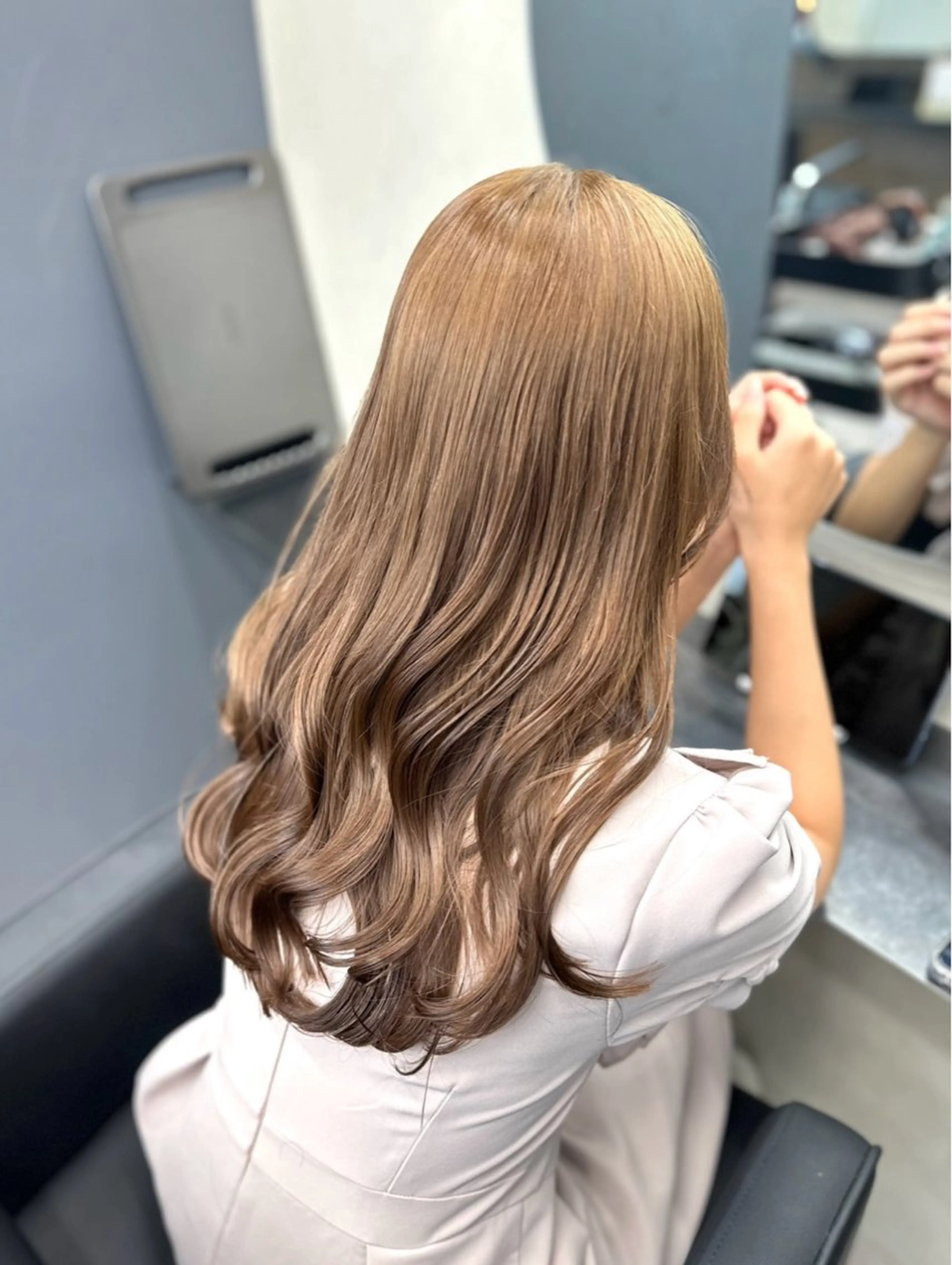 ロング カラー ベージュカラー ブリーチ 透明感カラー ブリーチなしカラー カット ヘアカラー トリートメント 新宿⌇韓国風ヘア ⌇透明感カラーのヘアスタイル