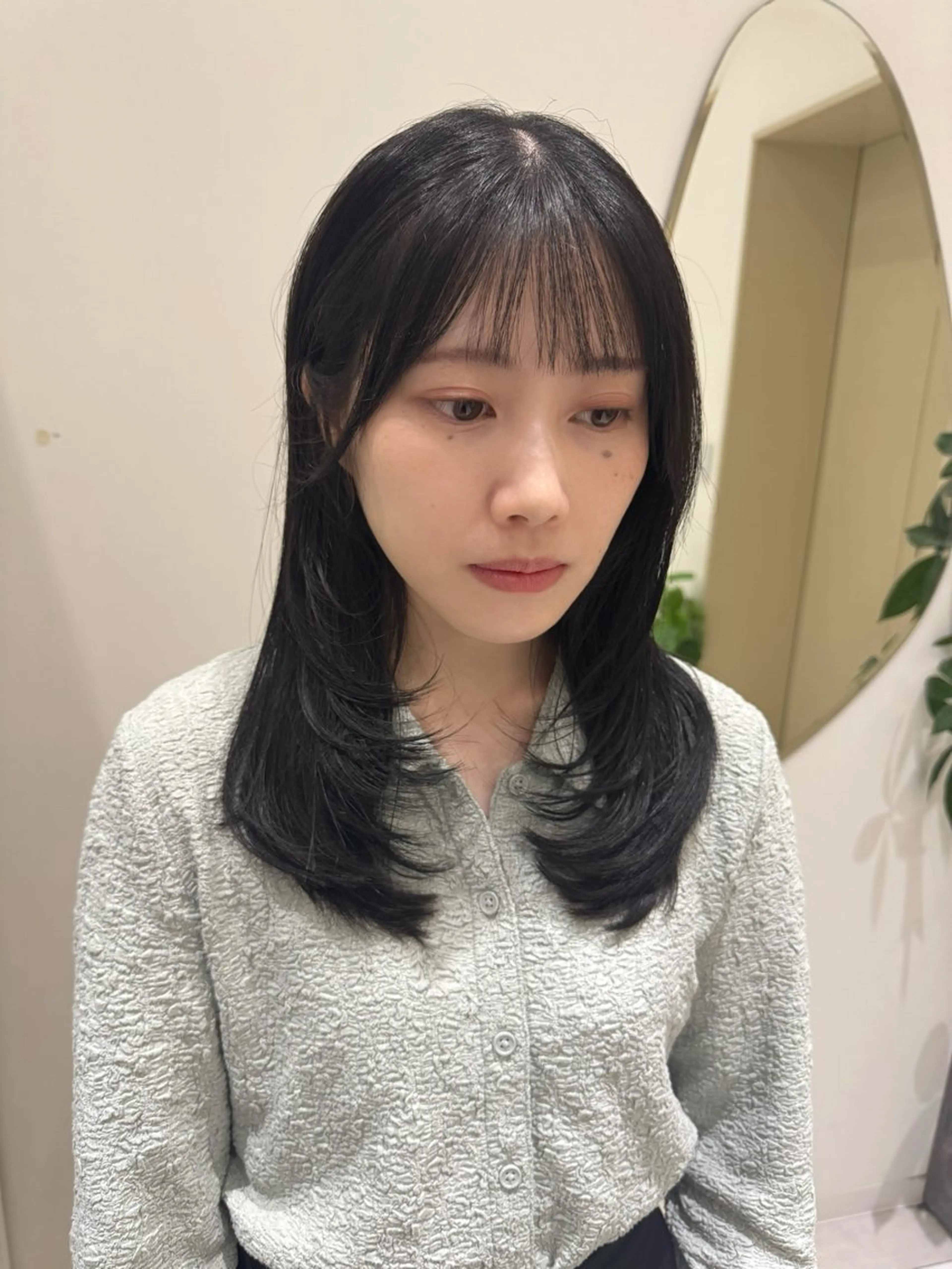 セミロング カラー ダークグレー 顔周りカット レイヤーカット カット ヘアカラー トリートメント 透明感カラー ボブ ミディアム 齊木勇人のヘアスタイル