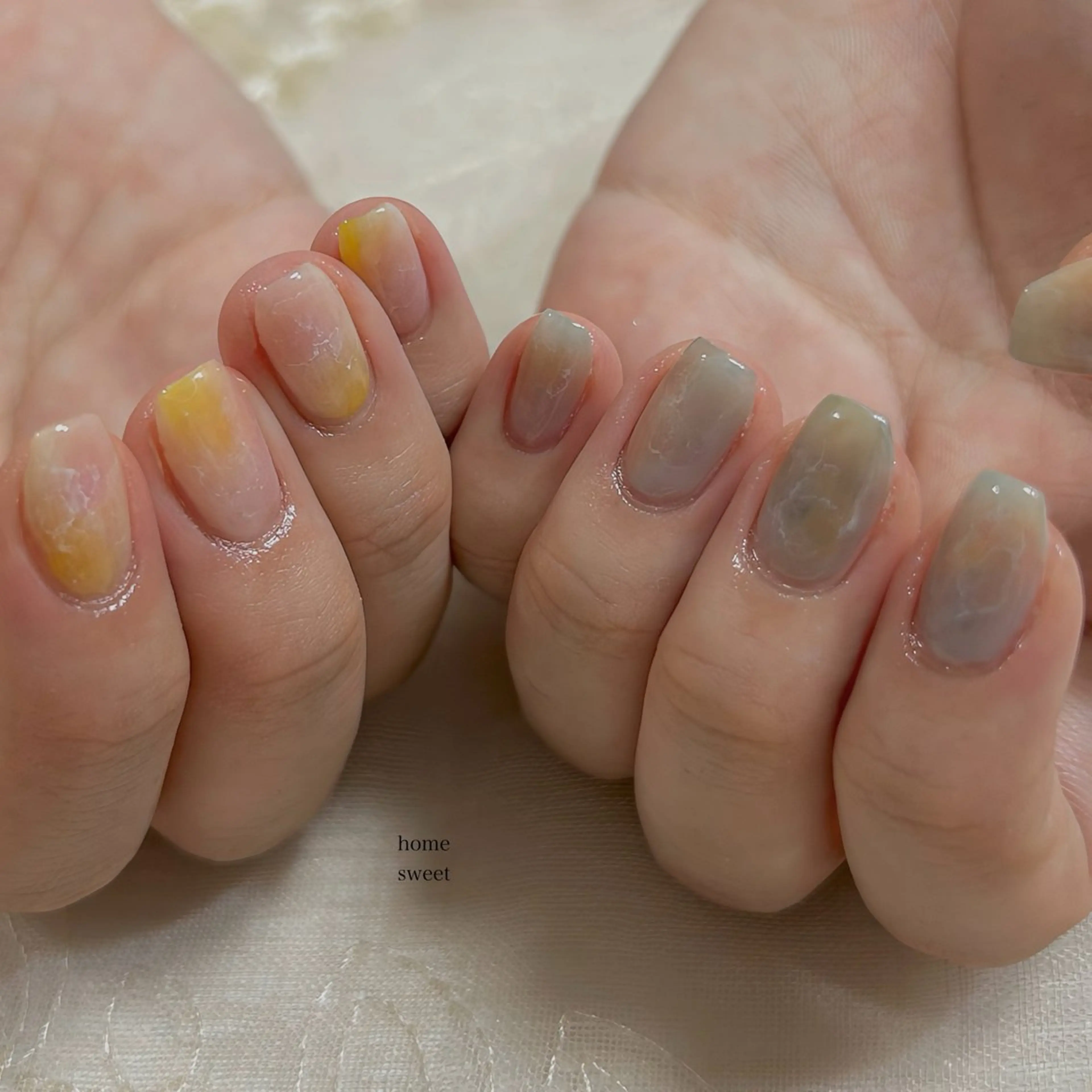 ミディアム ショートネイル. Home sweetのネイルデザイン