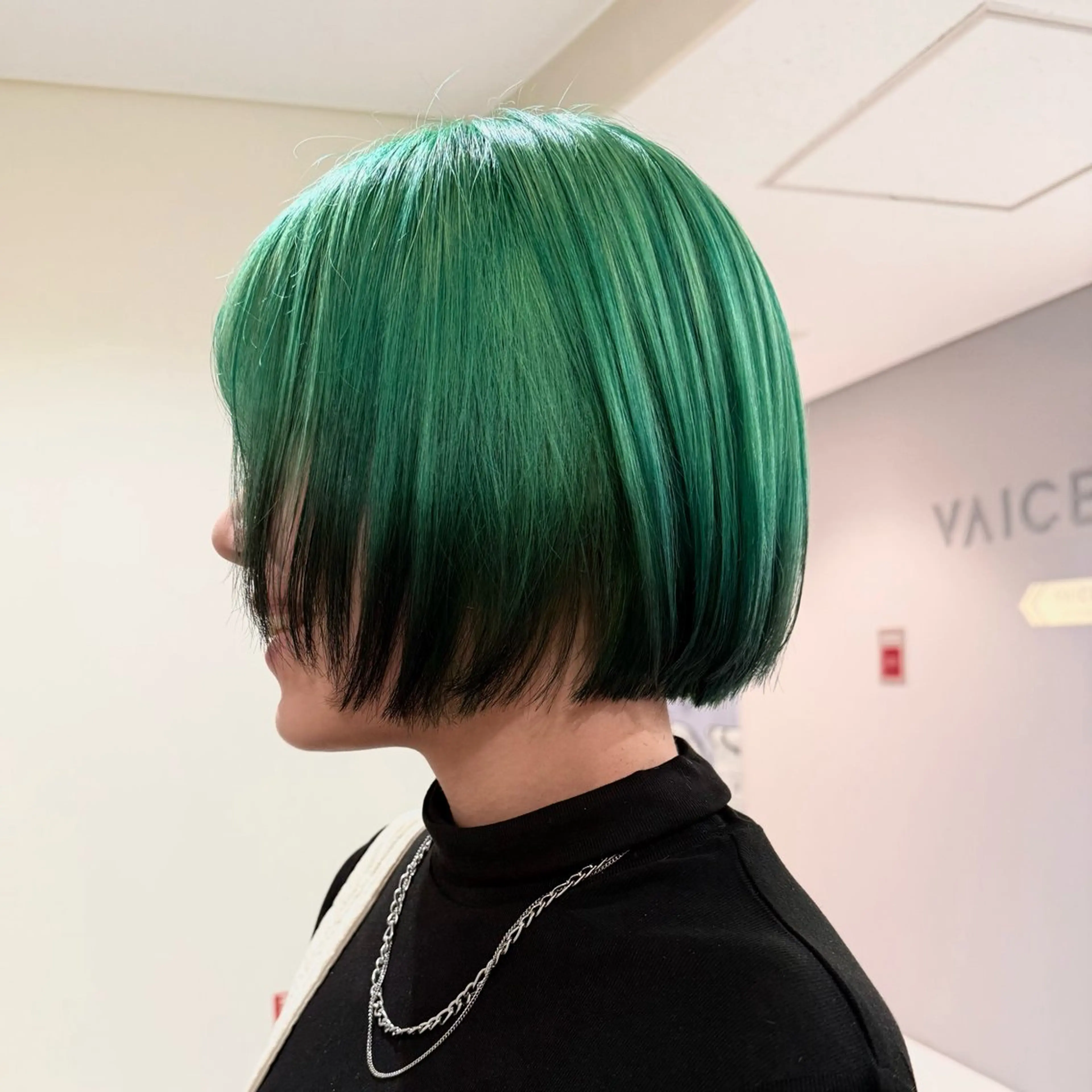 ミディアム カラー カット ヘアカラー トリートメント ハイトーンレイヤー 顔まわりSOTAのヘアスタイル