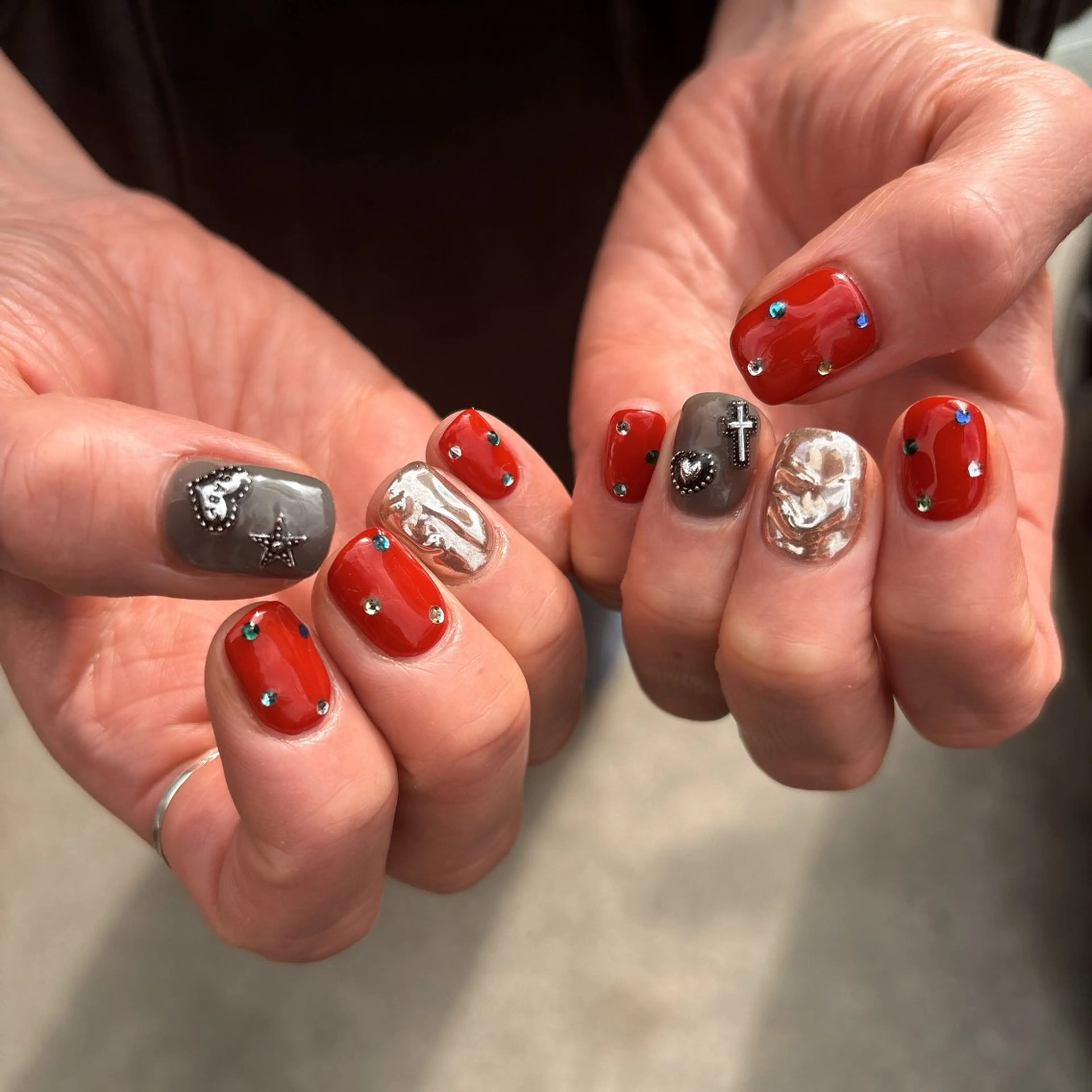 ネイル 赤色 ハンドネイル nailsalon Asryのネイルデザイン