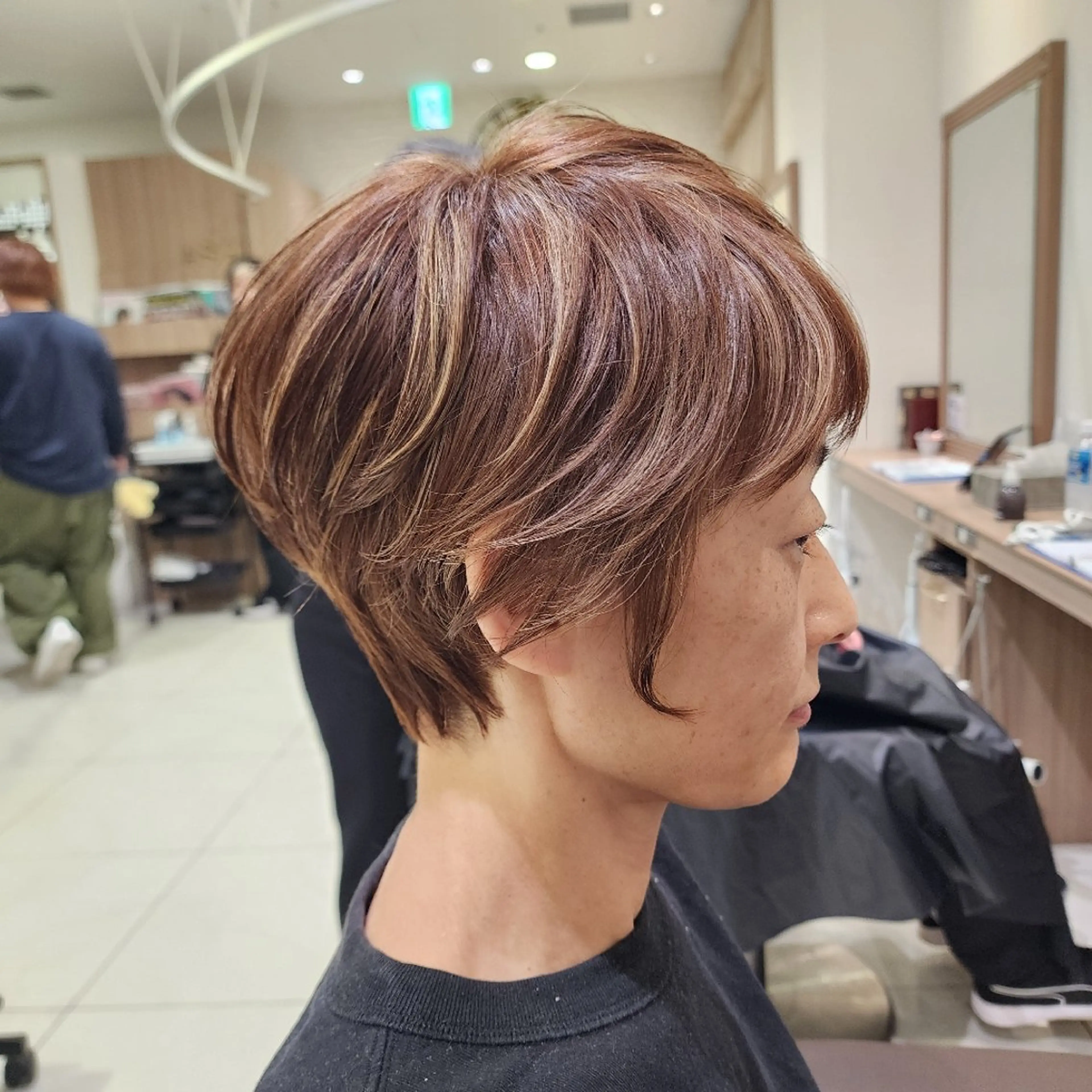 ショート カラー ベージュカラー ブリーチ ハイライトカラー ハイライト 髪質改善 カラー特化中村 和貴 <Ash津田沼>のヘアスタイル