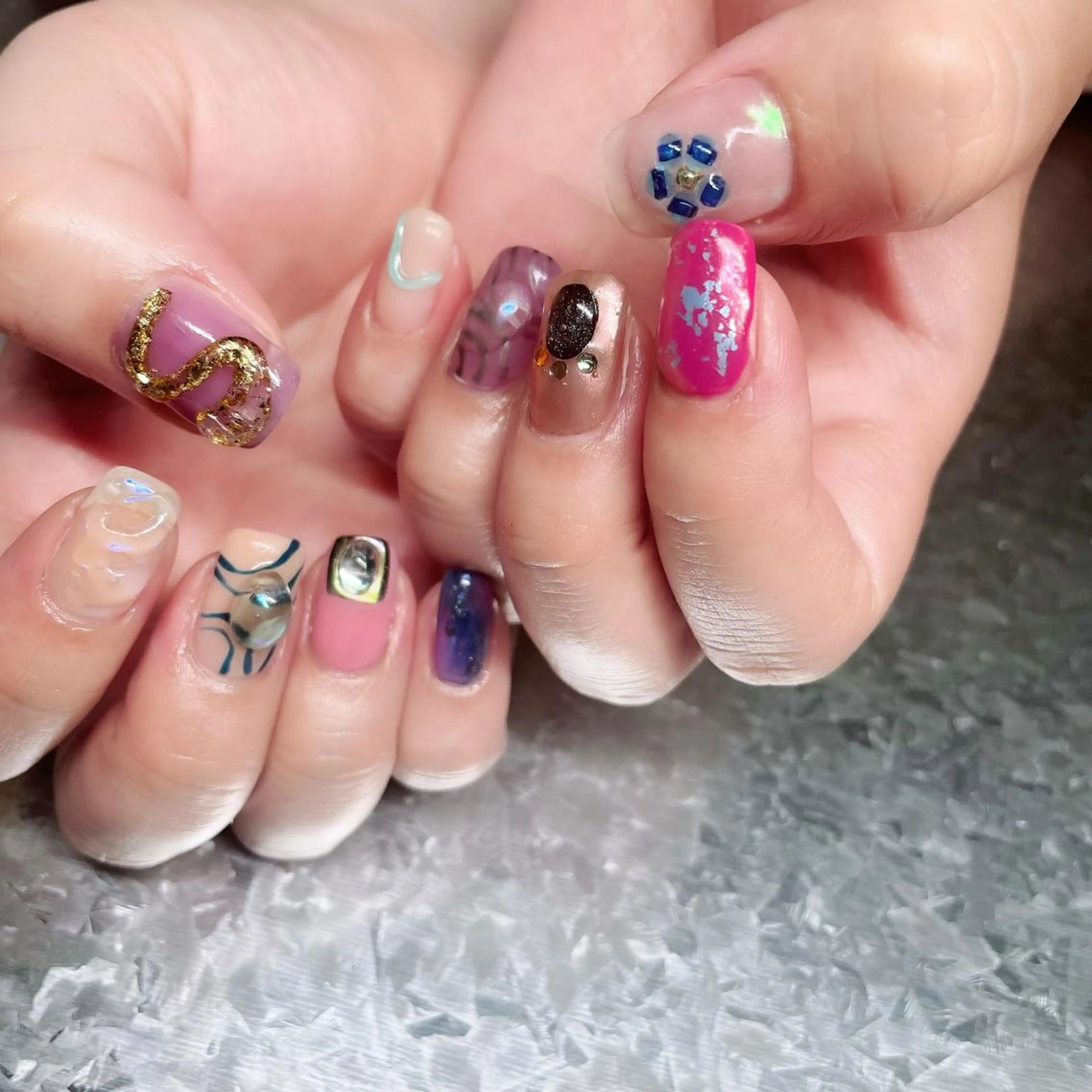 ネイル オーロラネイル 氷ネイル・うるうるネイル 韓国ネイル マグネットネイル ミラーネイル ハンドネイル VOLLMOND nailのネイルデザイン