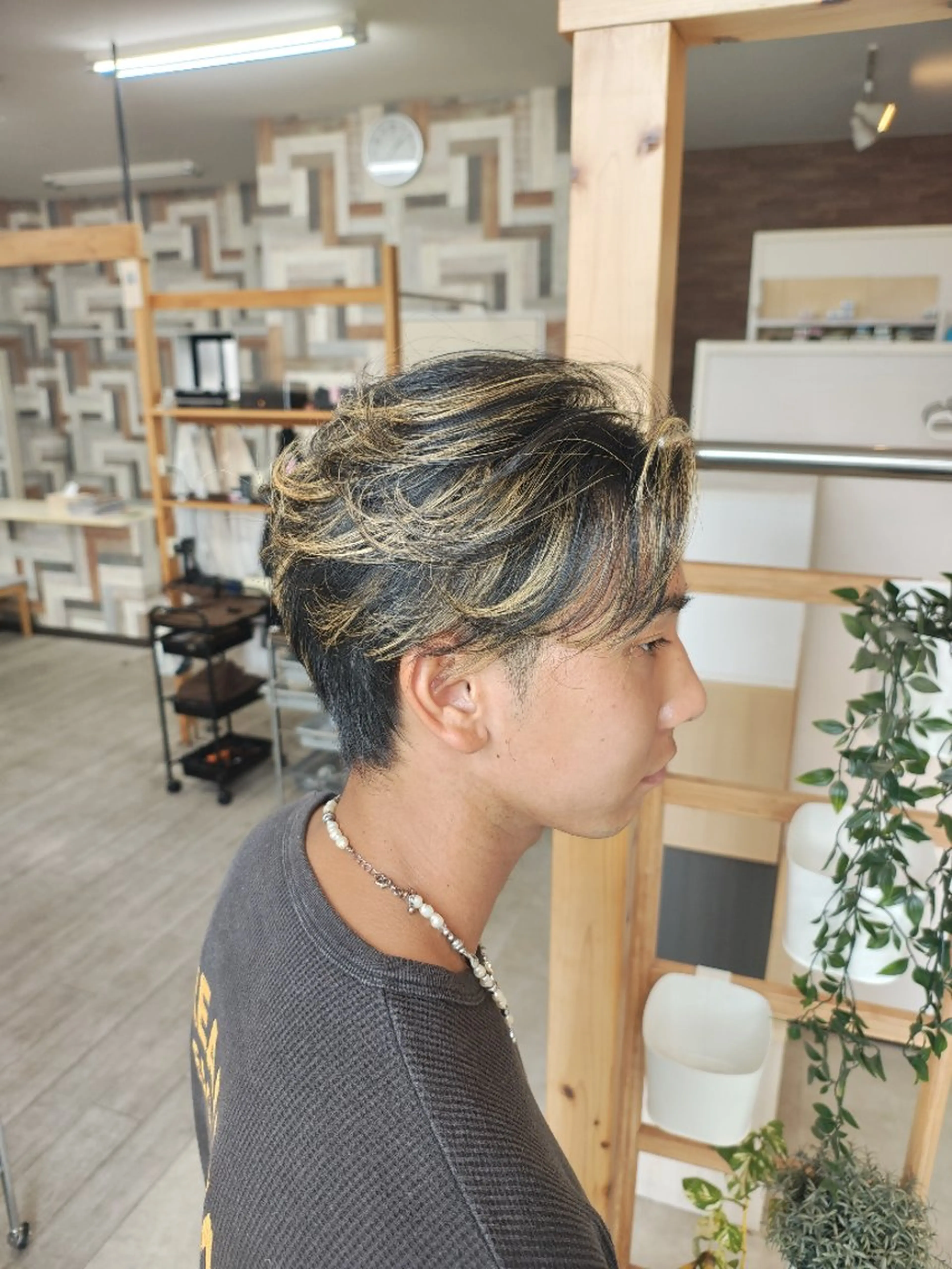 メンズ カラー メンズハイライト ハイライトカラー コウスケ rebornのヘアスタイル