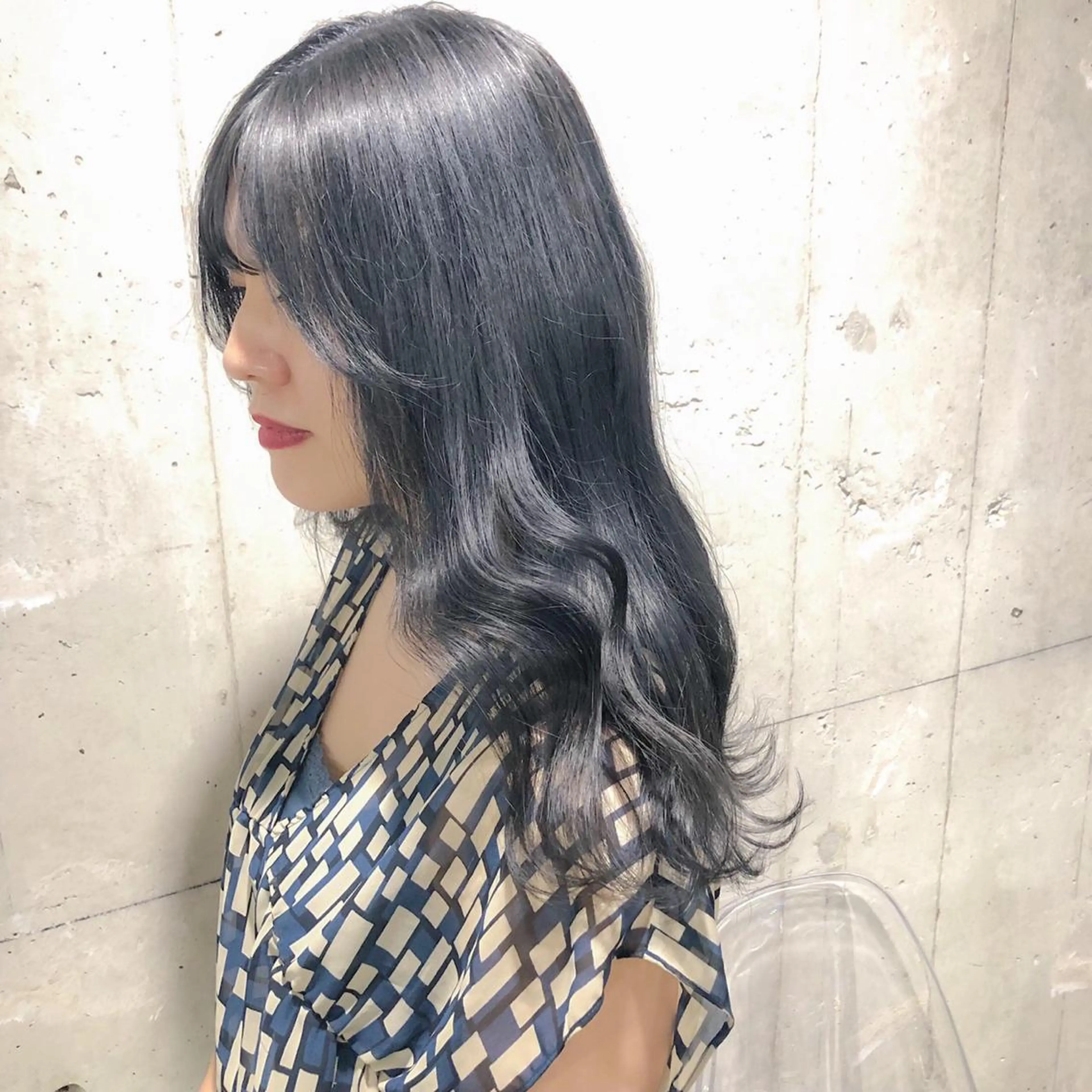 ロング 寒色＆ブリーチ特化 寒色MiOのヘアスタイル