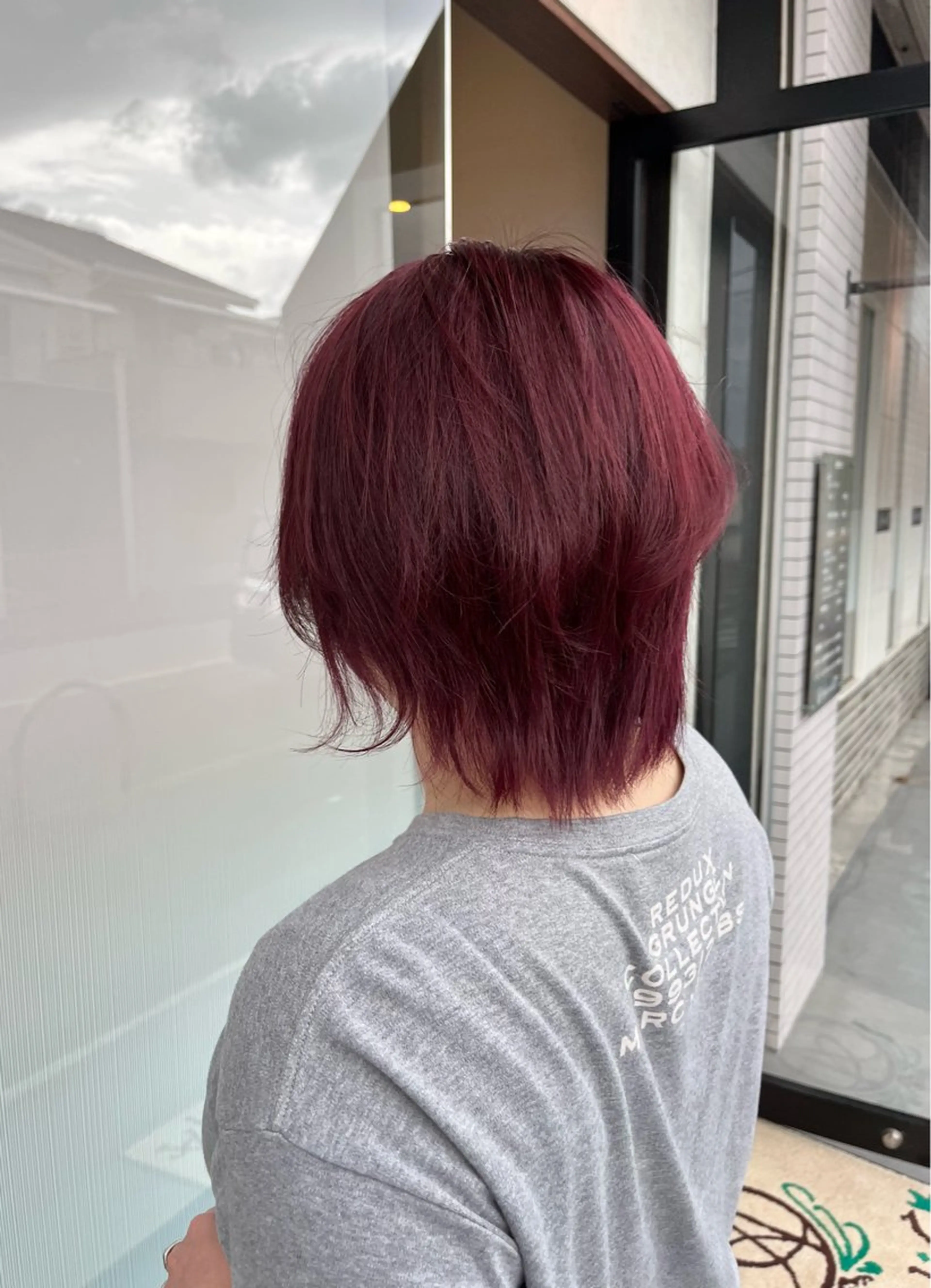 ミディアム カラー ブリーチ ボルドーカラー ケアブリーチ レッドカラー カット ヘアカラー トリートメント 小野 友暉のヘアスタイル