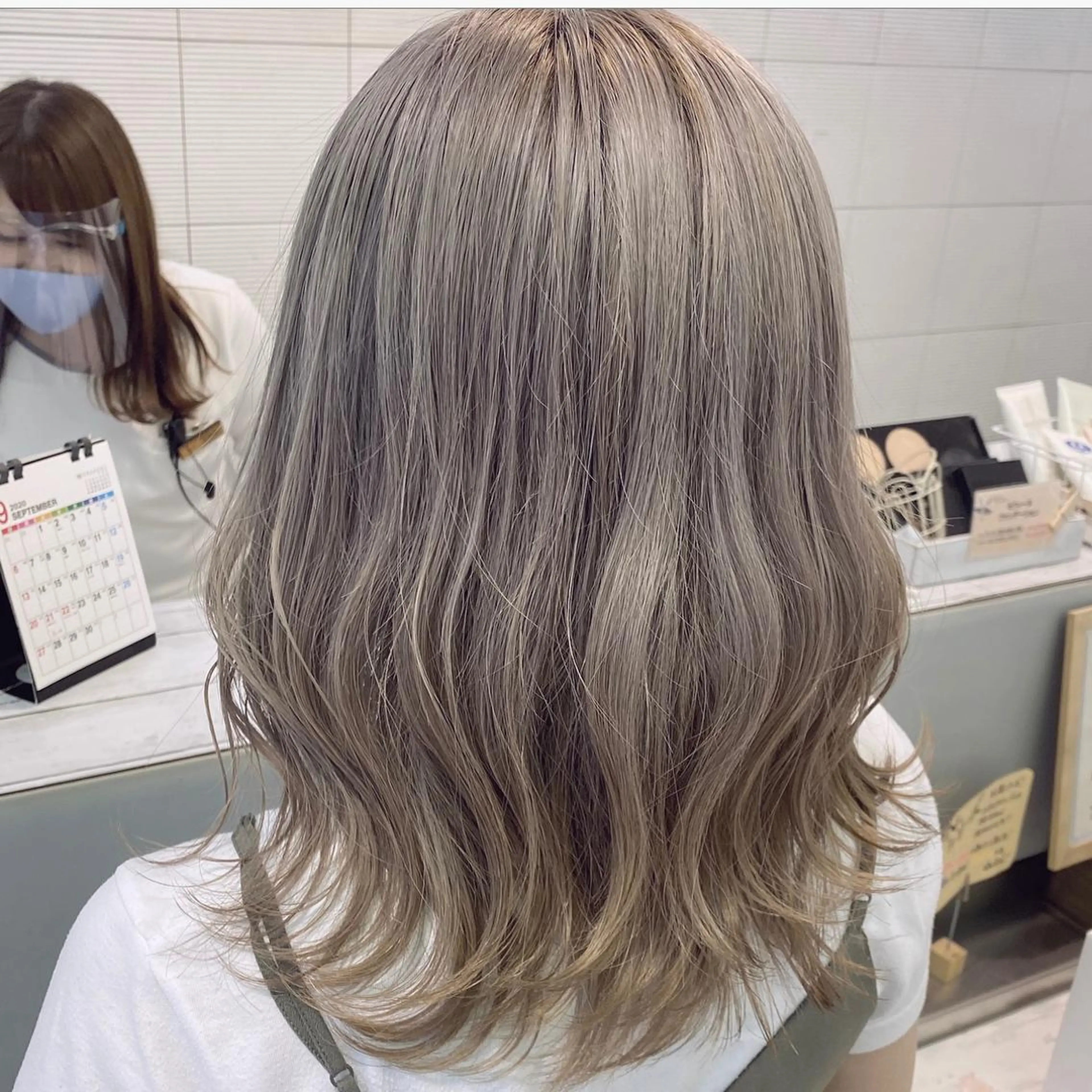 セミロング カラー 渡邊 唯のヘアスタイル