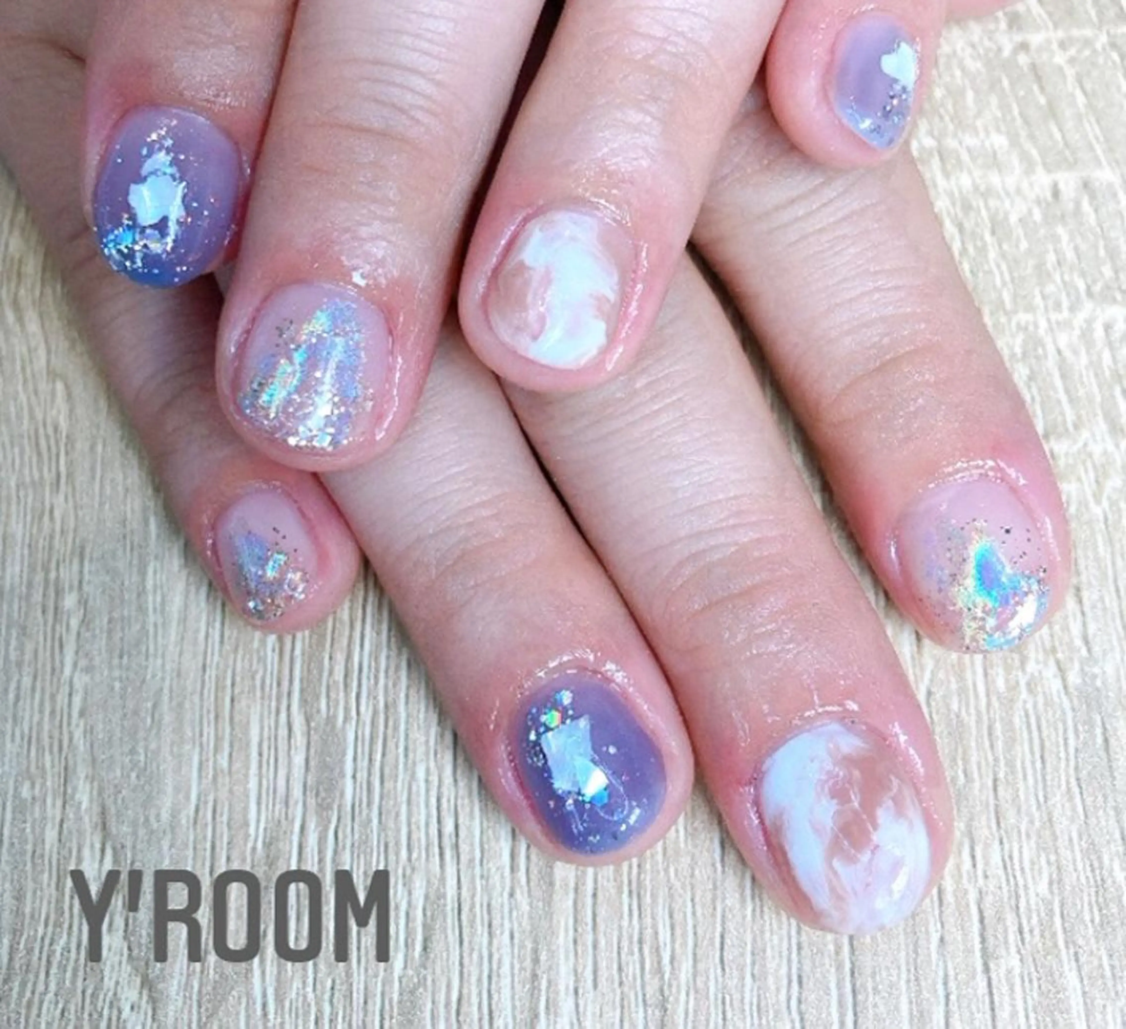 ネイル オーロラネイル フラッシュネイル ジェルネイル 氷ネイル・うるうるネイル マグネットネイル ハンドネイル YUKA （ネイリスト）のネイルデザイン