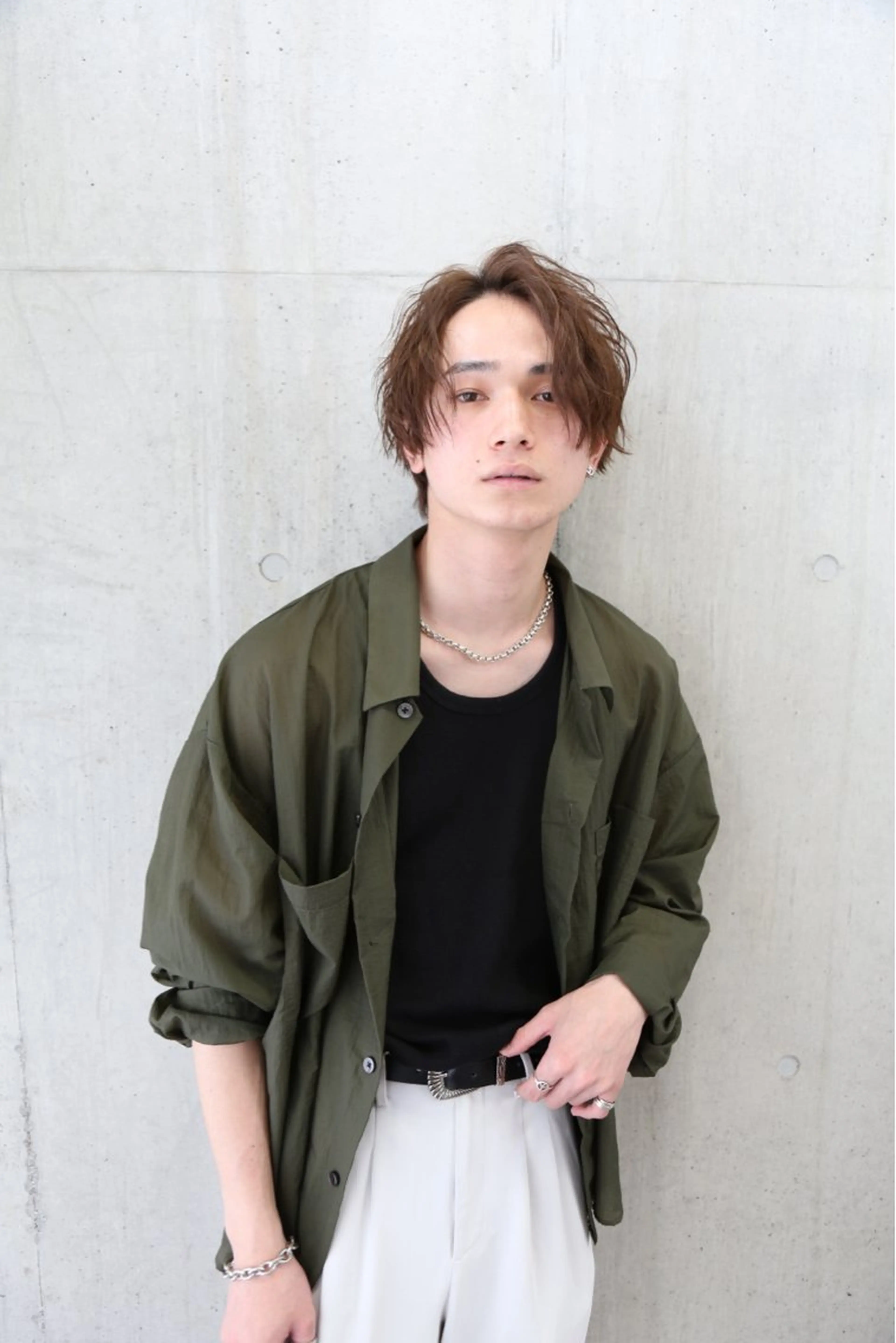 ミディアム メンズ センターパート 韓国系/ウルフ/ ブリーチ/常角友野のヘアスタイル