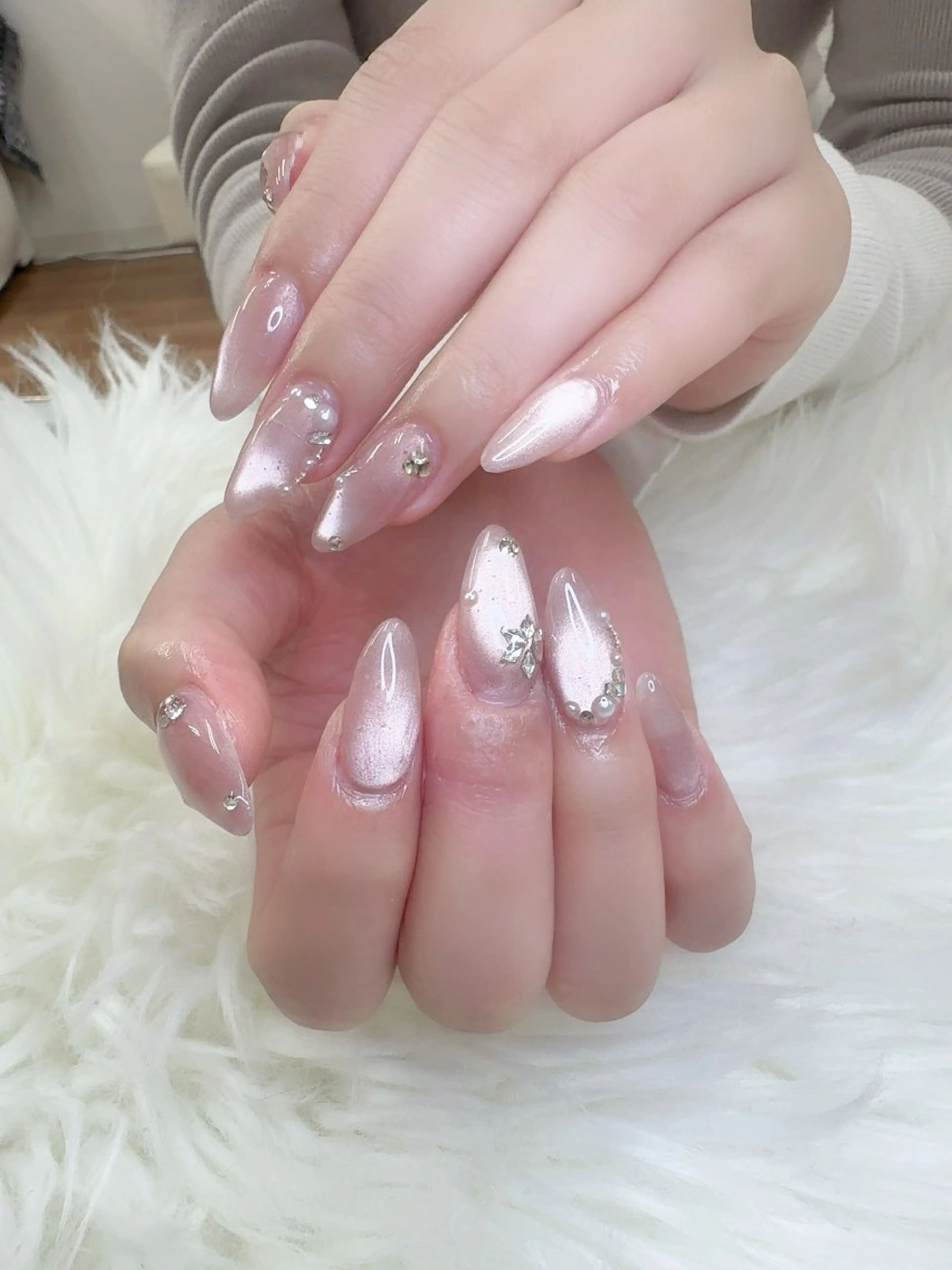 ネイル フレンチネイル 韓国ネイル マグネットネイル ニュアンスネイル オフィスネイル ハンドネイル Mlan Nailのネイルデザイン