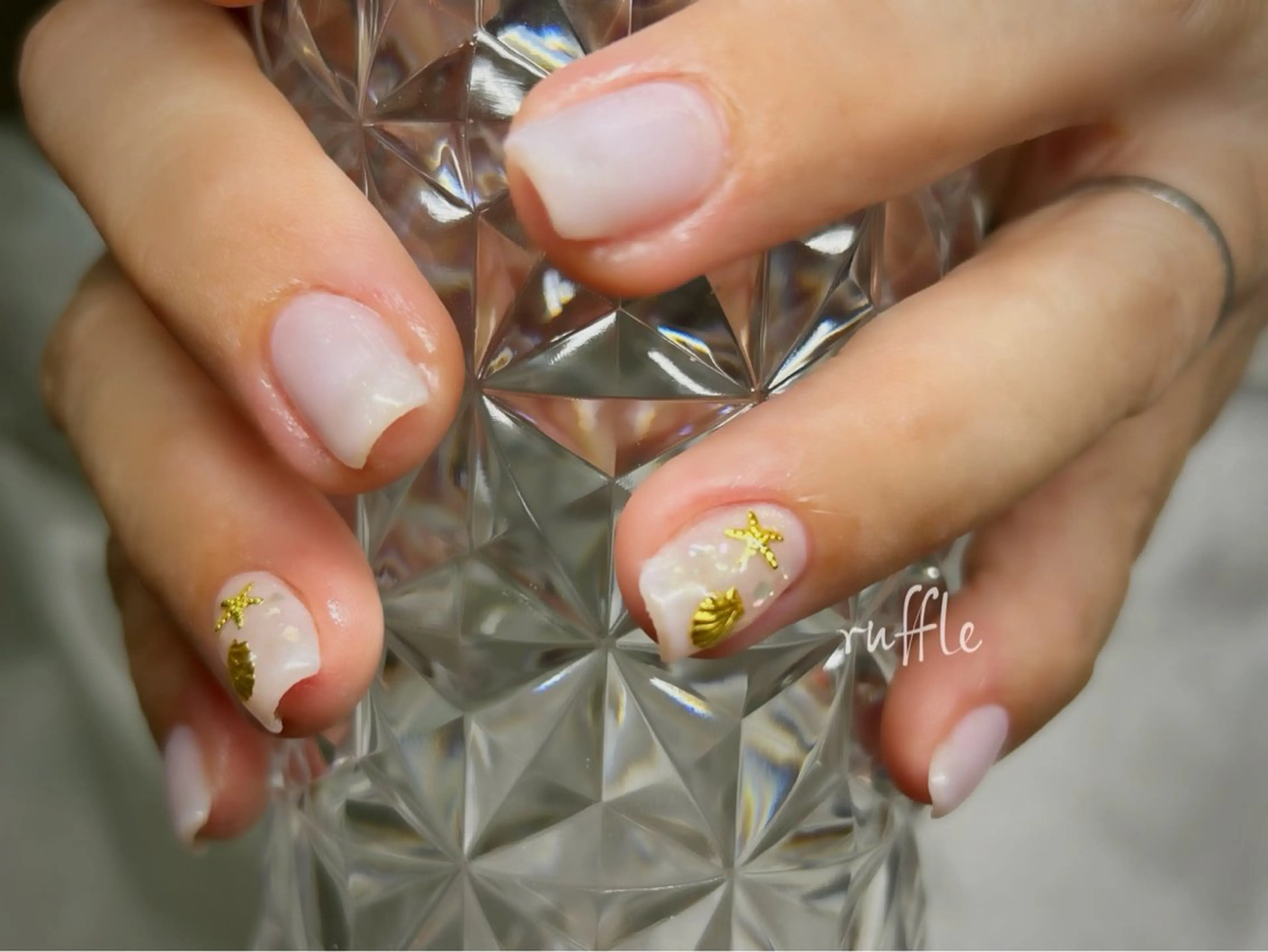 ネイル アートネイル ゴールド キラキラネイル ラメ(グリッター) ミラーネイル ruffle Asukaのネイルデザイン