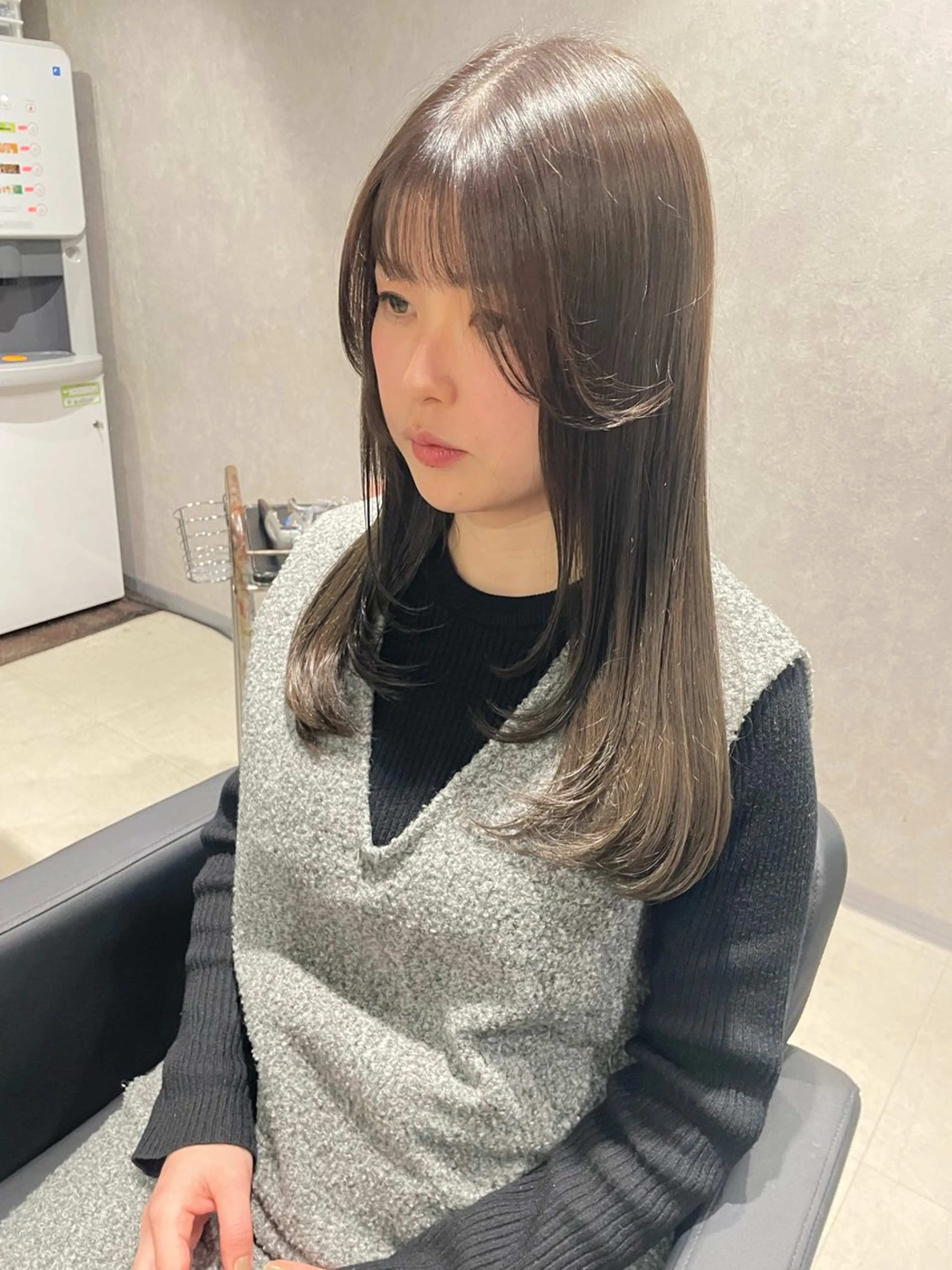 ロング レイヤーカット カット ヘアカラー _WHITE 佐伯 碧のヘアスタイル