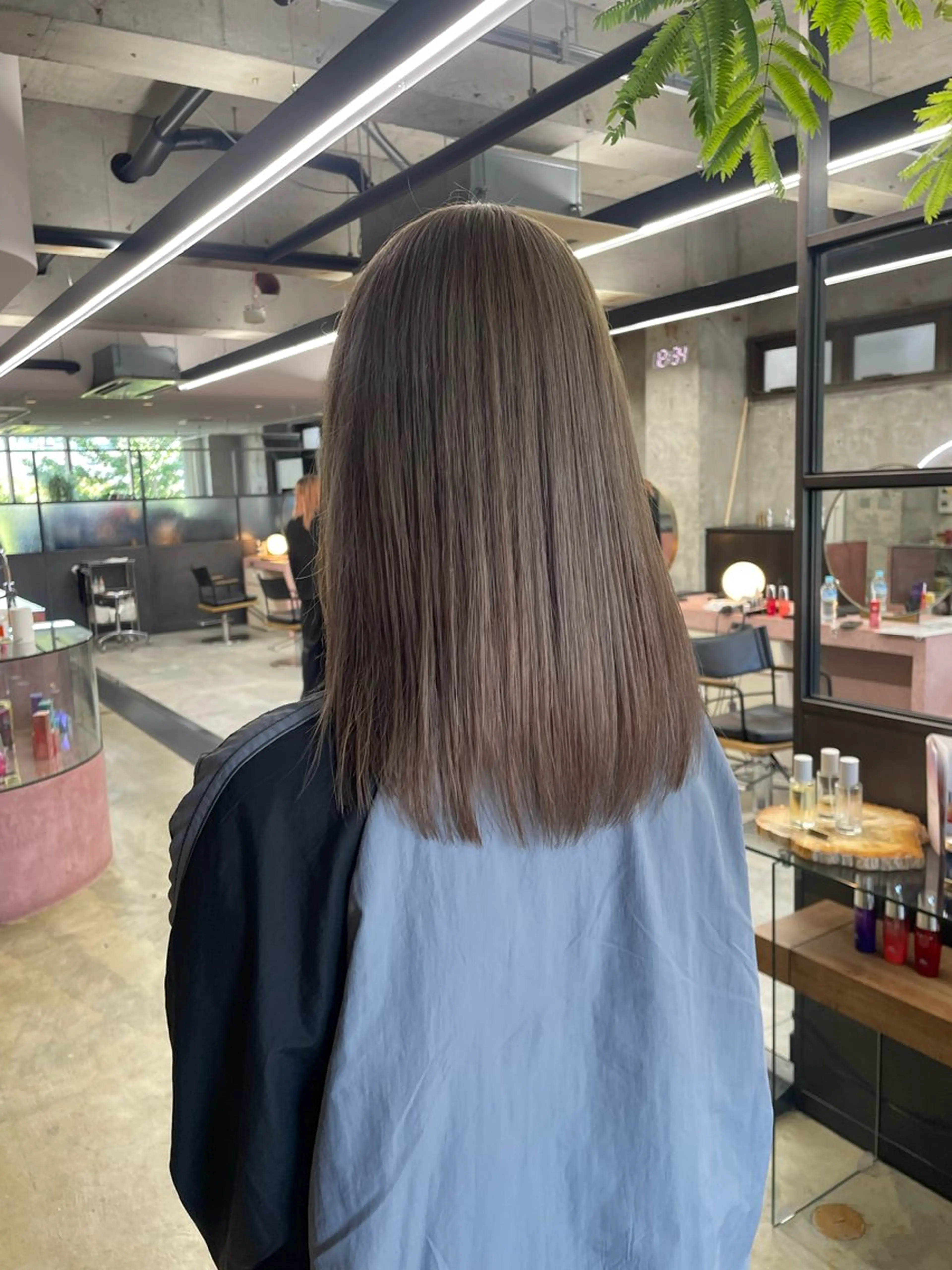 ミディアム カット ヘアカラー 鈴木瑛里/ブロンド ベージュ/男女のヘアスタイル