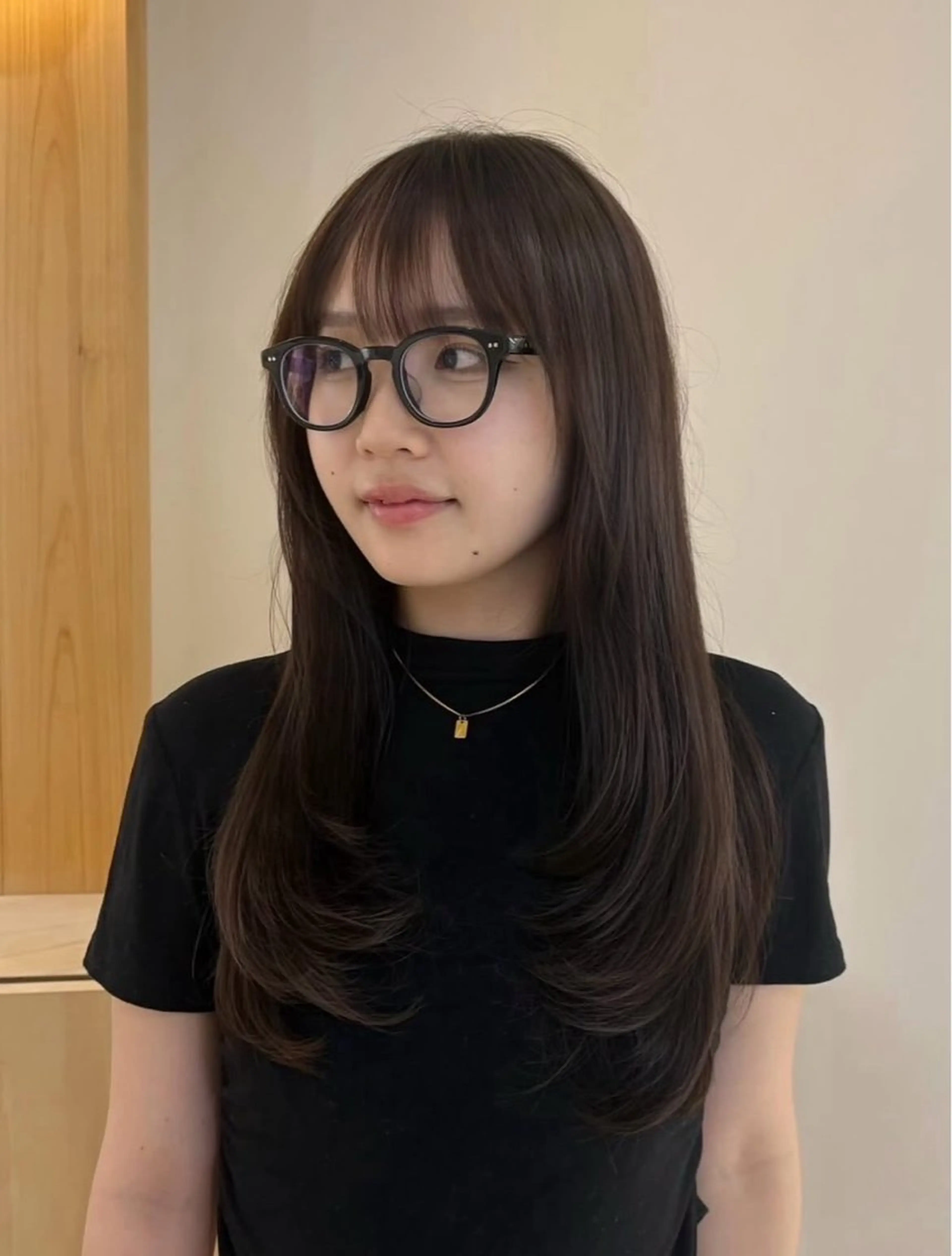 ロング 蓑輪璃央 ミディアムレイヤーのヘアスタイル