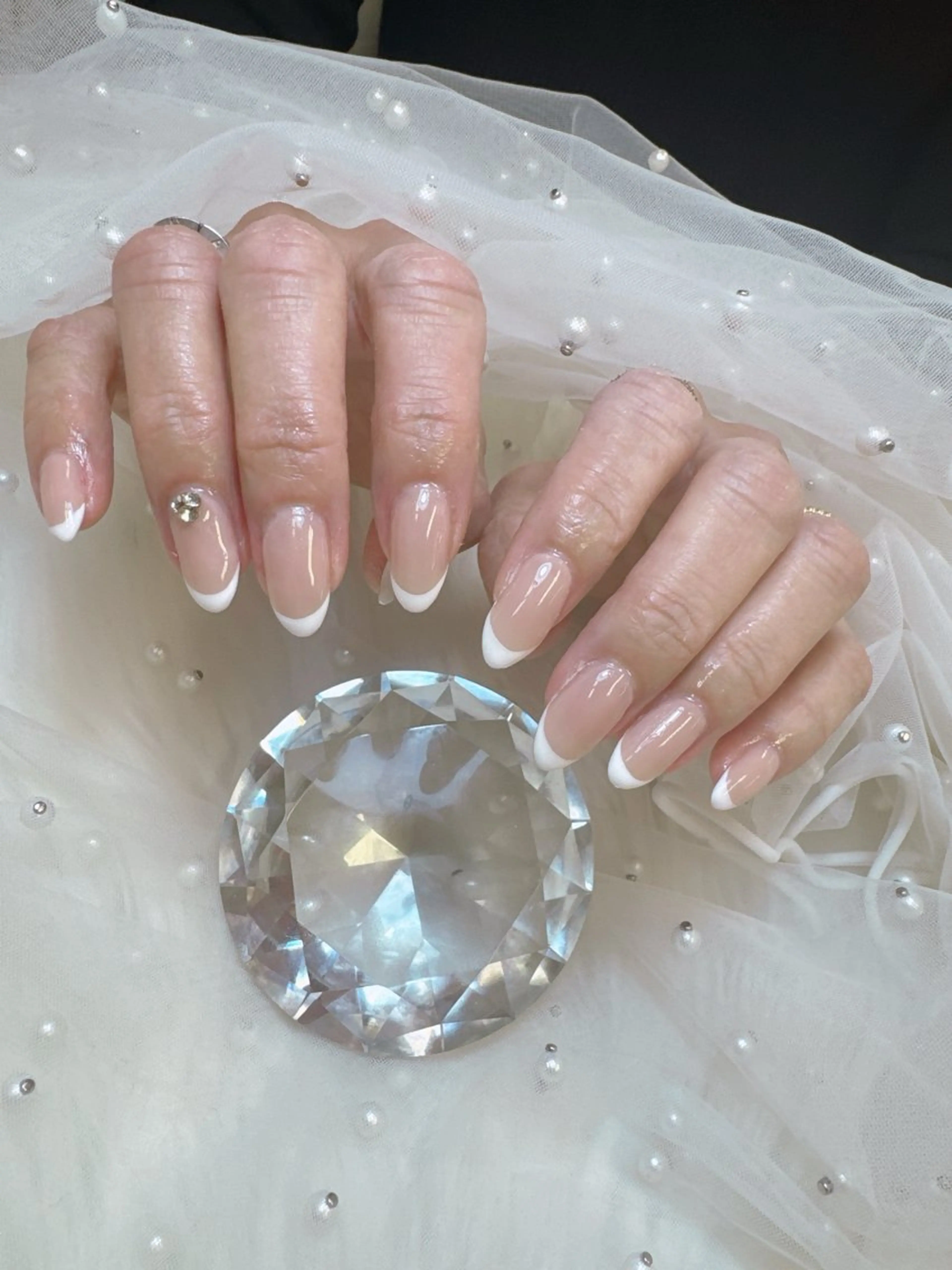 ネイル フラッシュネイル フラッシュマグ フレンチネイル ガラスフレンチ キラキラネイル ハンドネイル Queeens nailのネイルデザイン