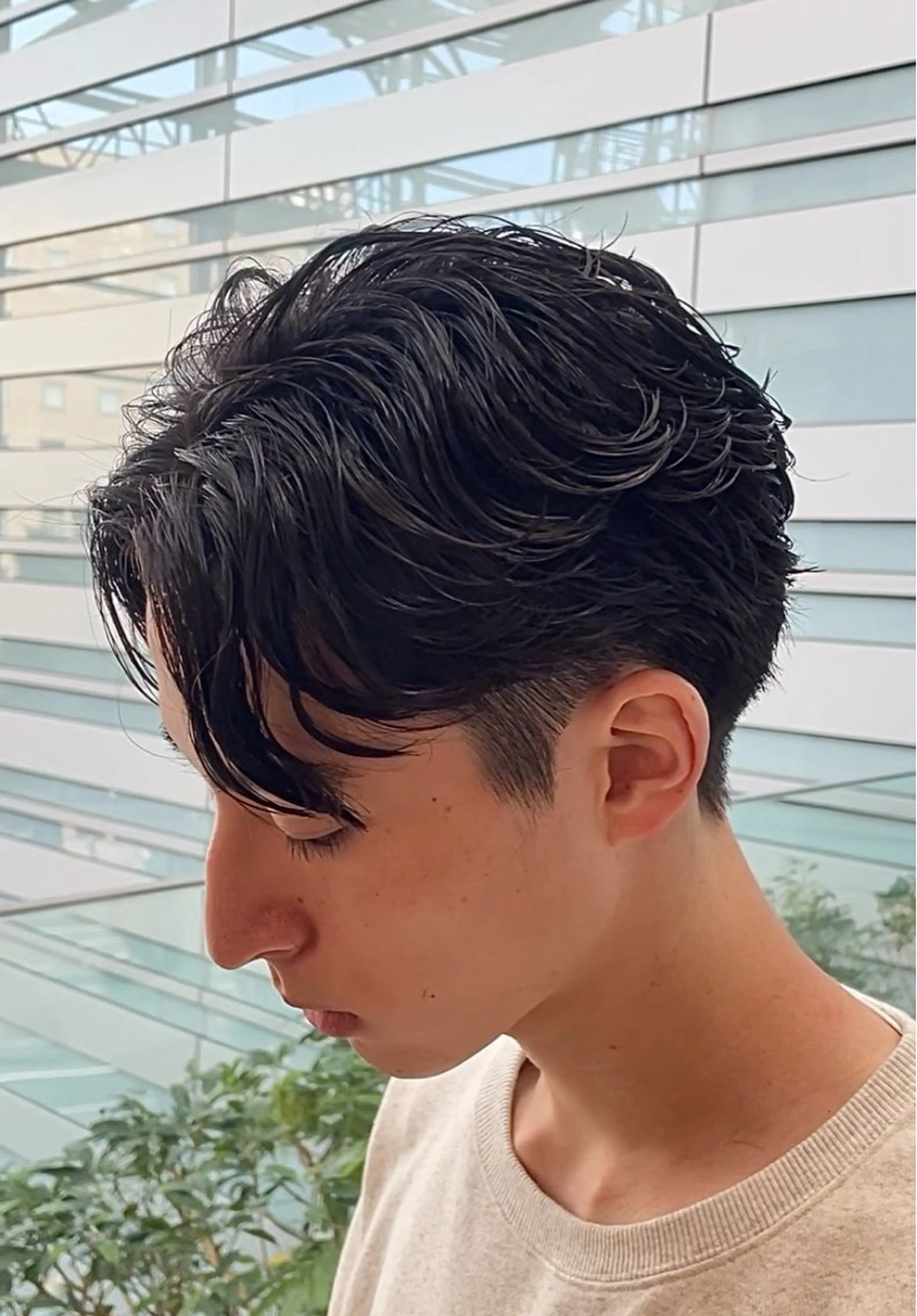 ショート パーマ メンズ フェザーパーマ メンズパーマ 新妻 宥人のヘアスタイル