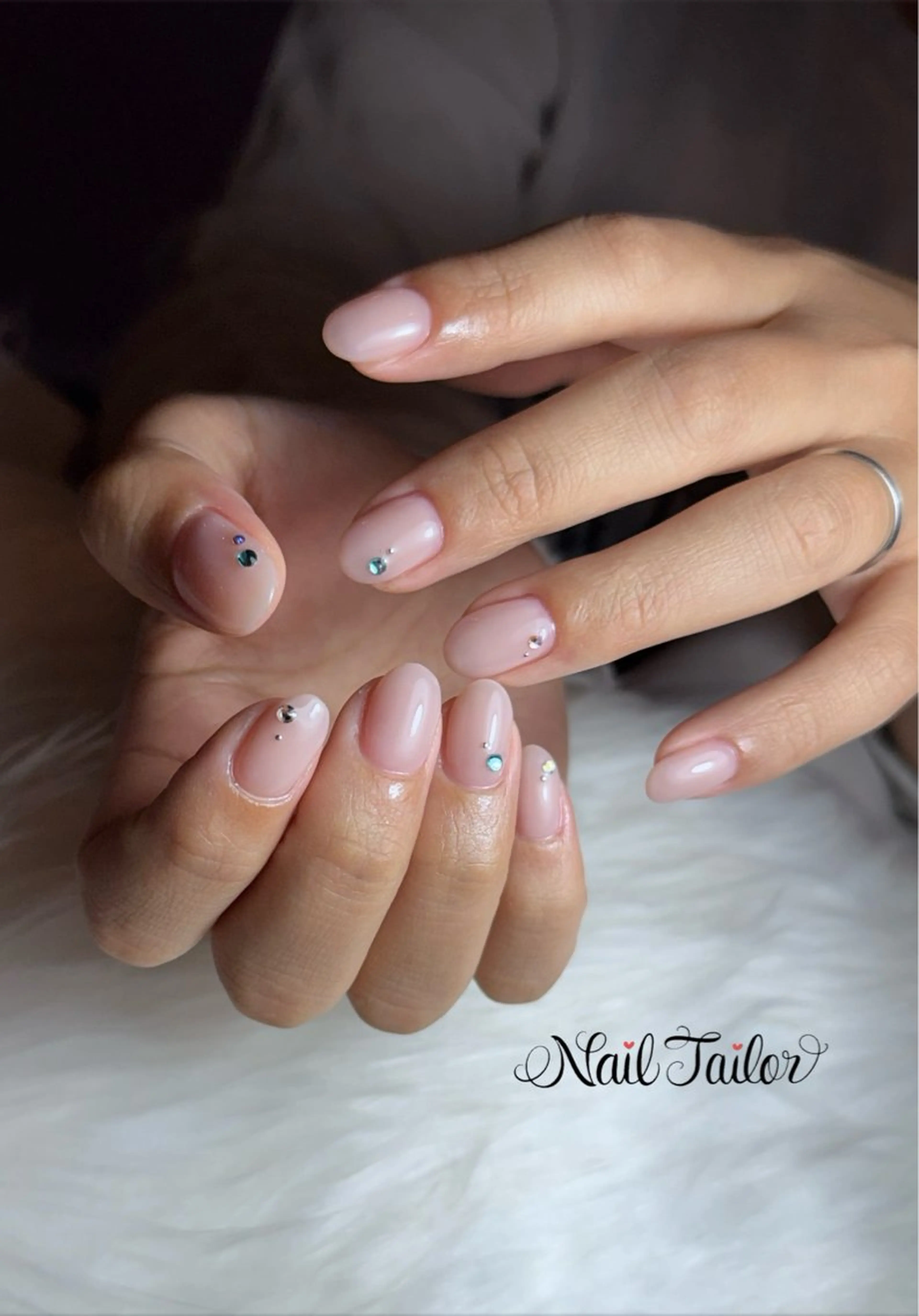 ネイル キラキラネイル 持ち込み オフィスネイル ワンカラーネイル ピンク ハンドネイル 〜Nail Tailor〜 ネイルテイラー所属・NailTailor ネイルテイラーのネイルデザイン