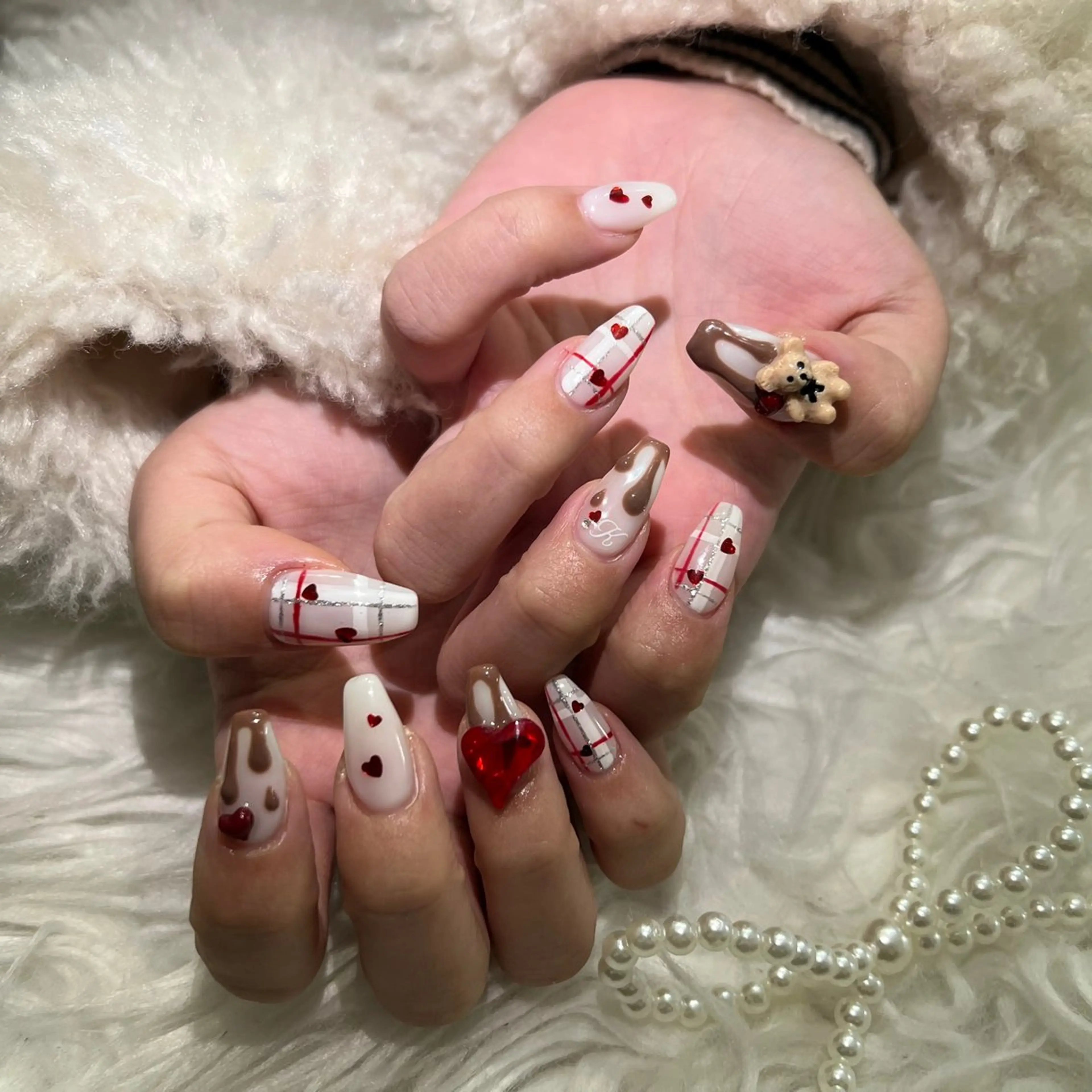 ネイル バレンタイン ホワイト ハンドネイル Mermaid Nailのネイルデザイン