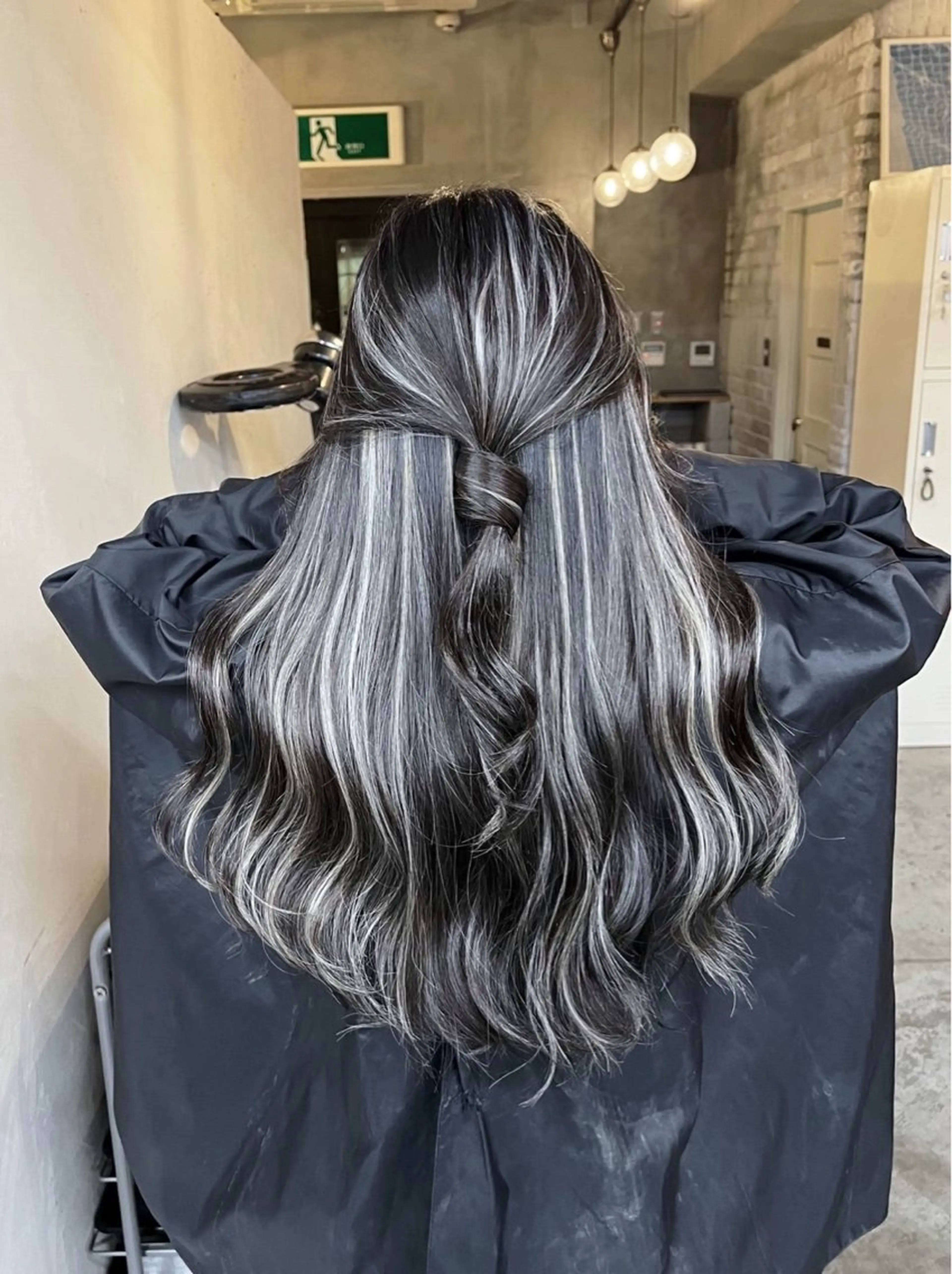 ロング カラー ヘアアレンジ ダークグレー ダークグレージュ グレージュ ハイライトカラー ハイライト ヘアカラー トリートメント ROBIN所属・指名数No.1 /NAOYAのヘアスタイル