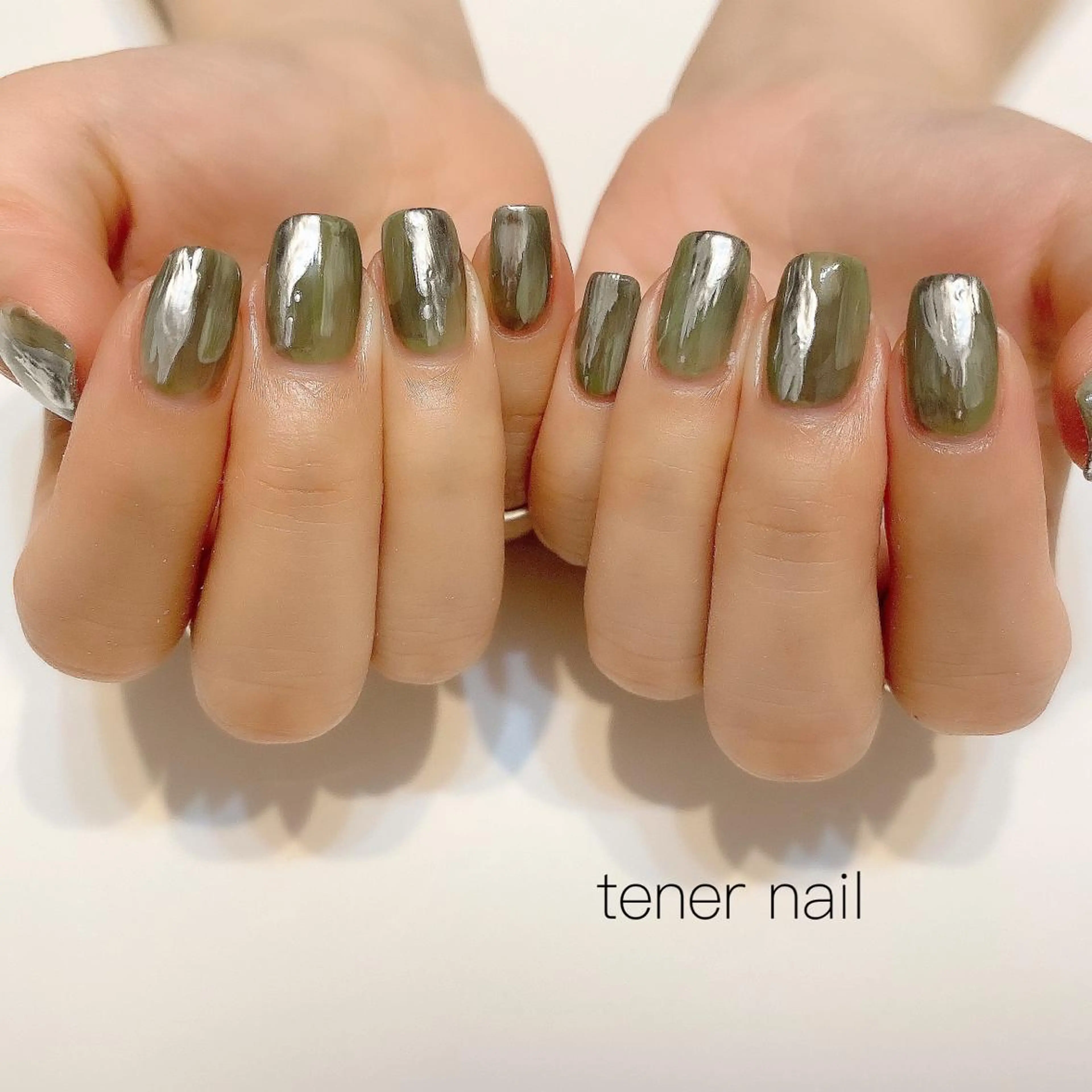 ネイル ニュアンスネイル シルバー テネルネイル tener nailのネイルデザイン