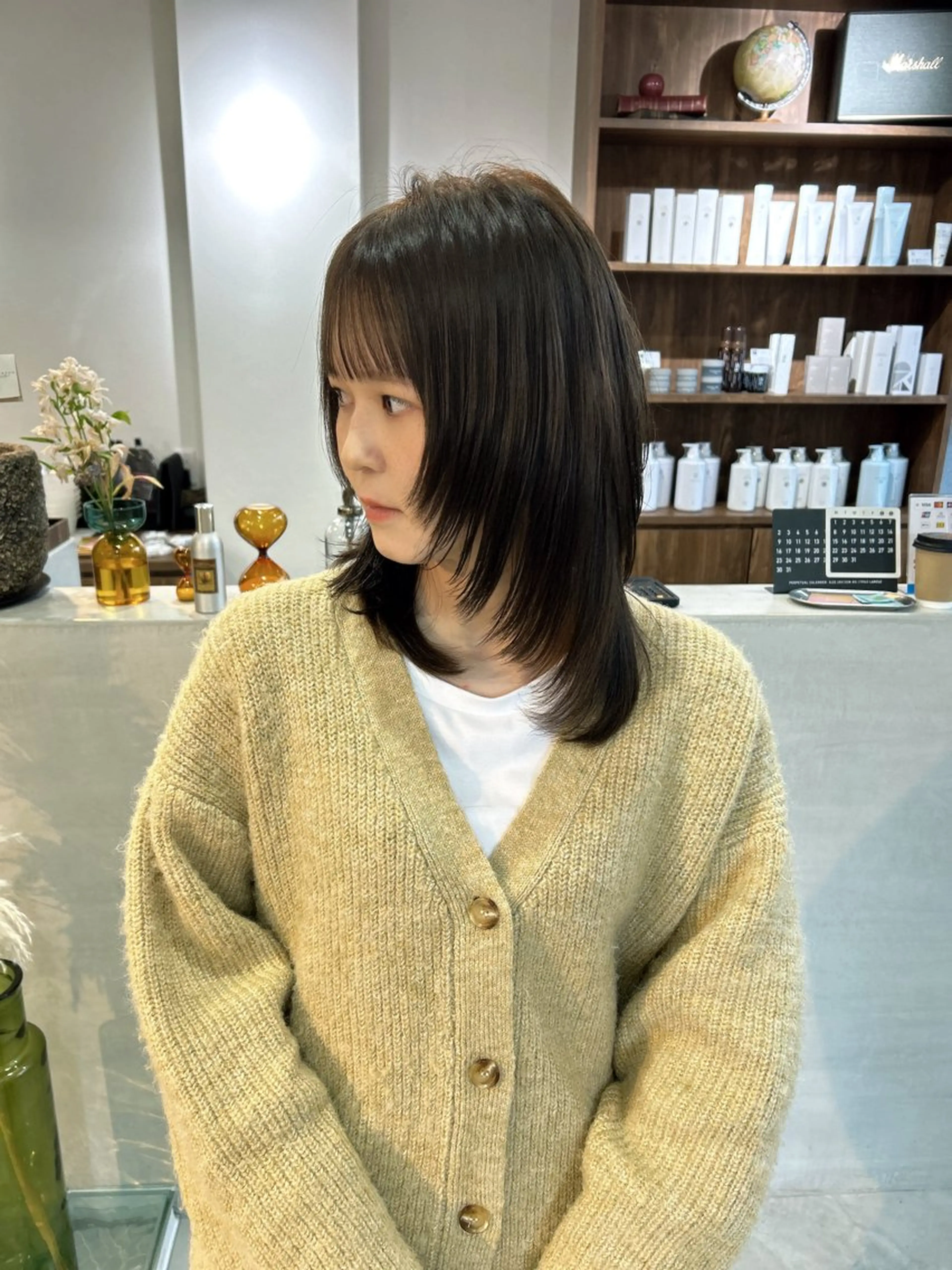 ミディアム カラー カット ヘアカラー トリートメント (h)wim ウィムのヘアスタイル