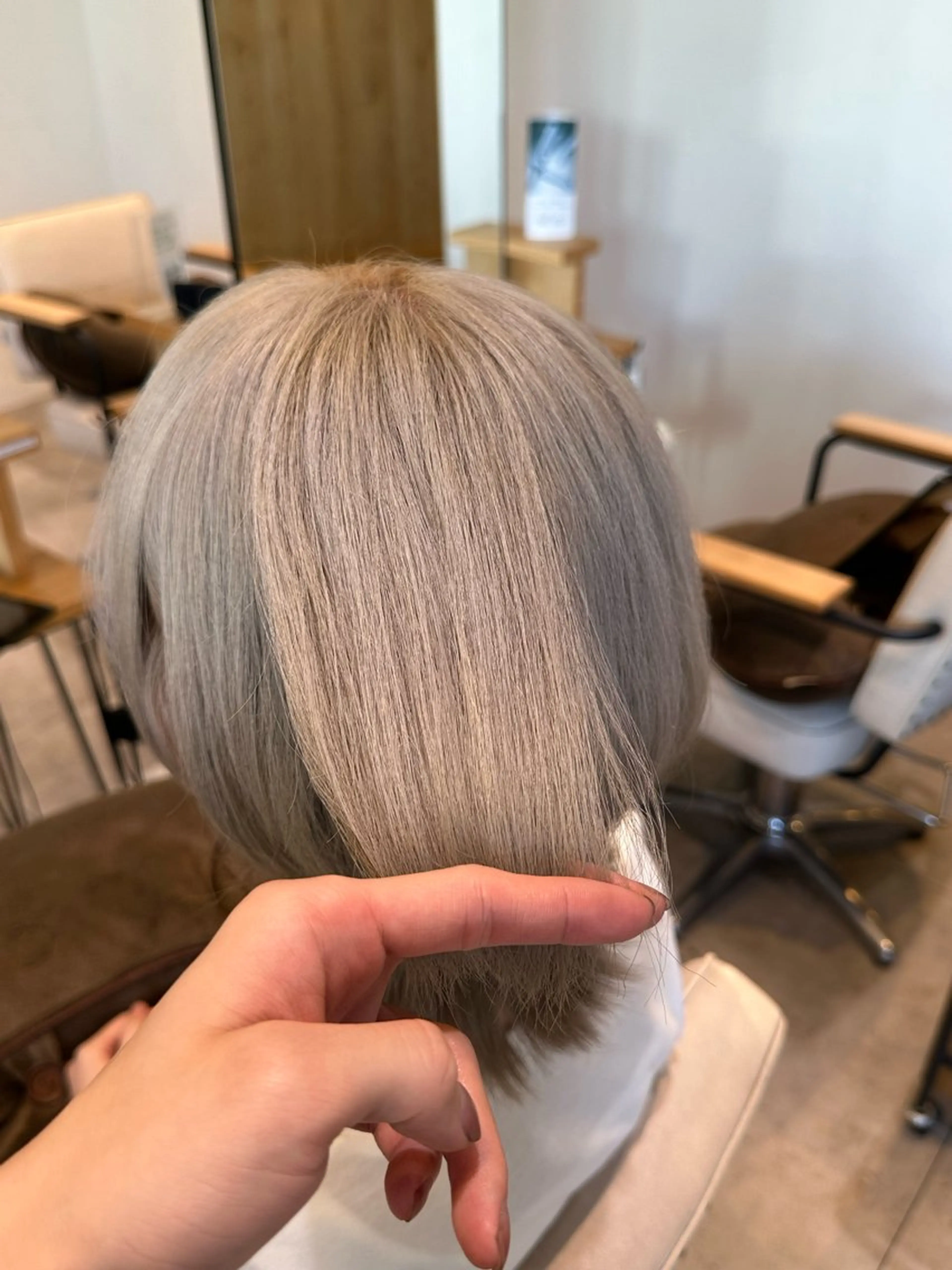 カラー ブリーチ ブロンド ケアブリーチ ケアカラー ハイトーンカラー 大阪ウルフカット ハッシュカットのヘアスタイル