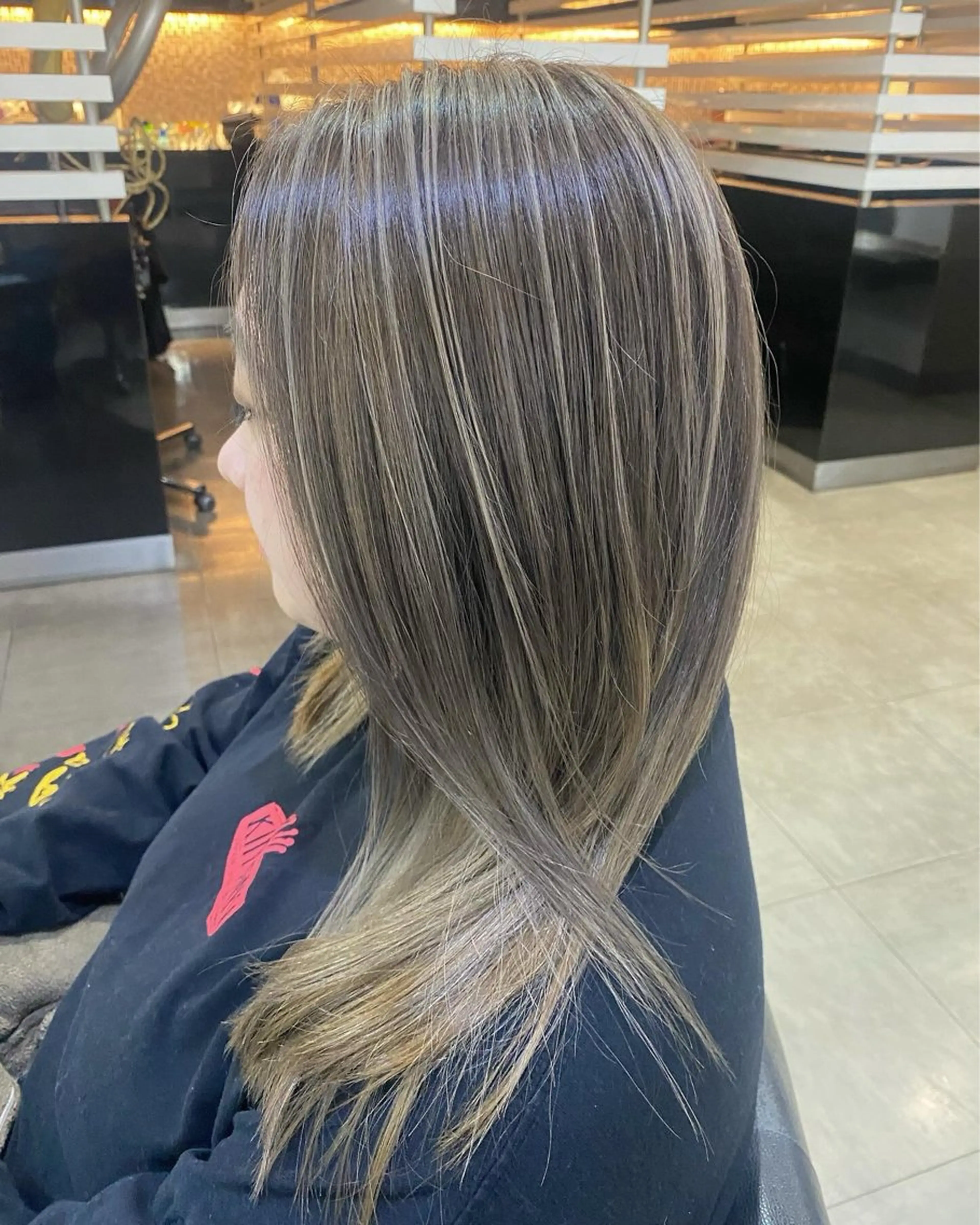 セミロング カラー ヘアアレンジ 烏山 達也のヘアスタイル