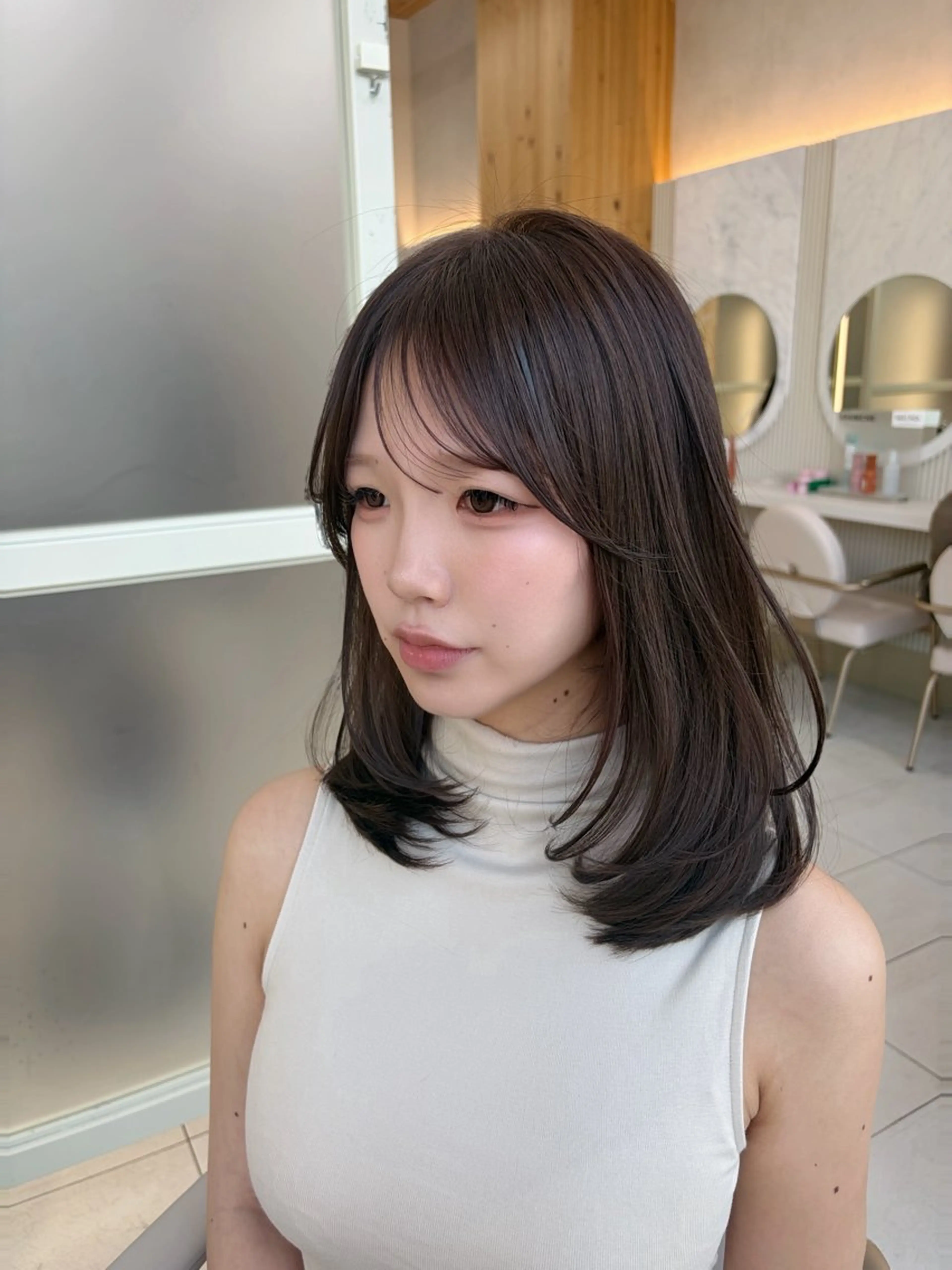 ミディアム oto🤍×美髪× ゆるふわレイヤーのヘアスタイル