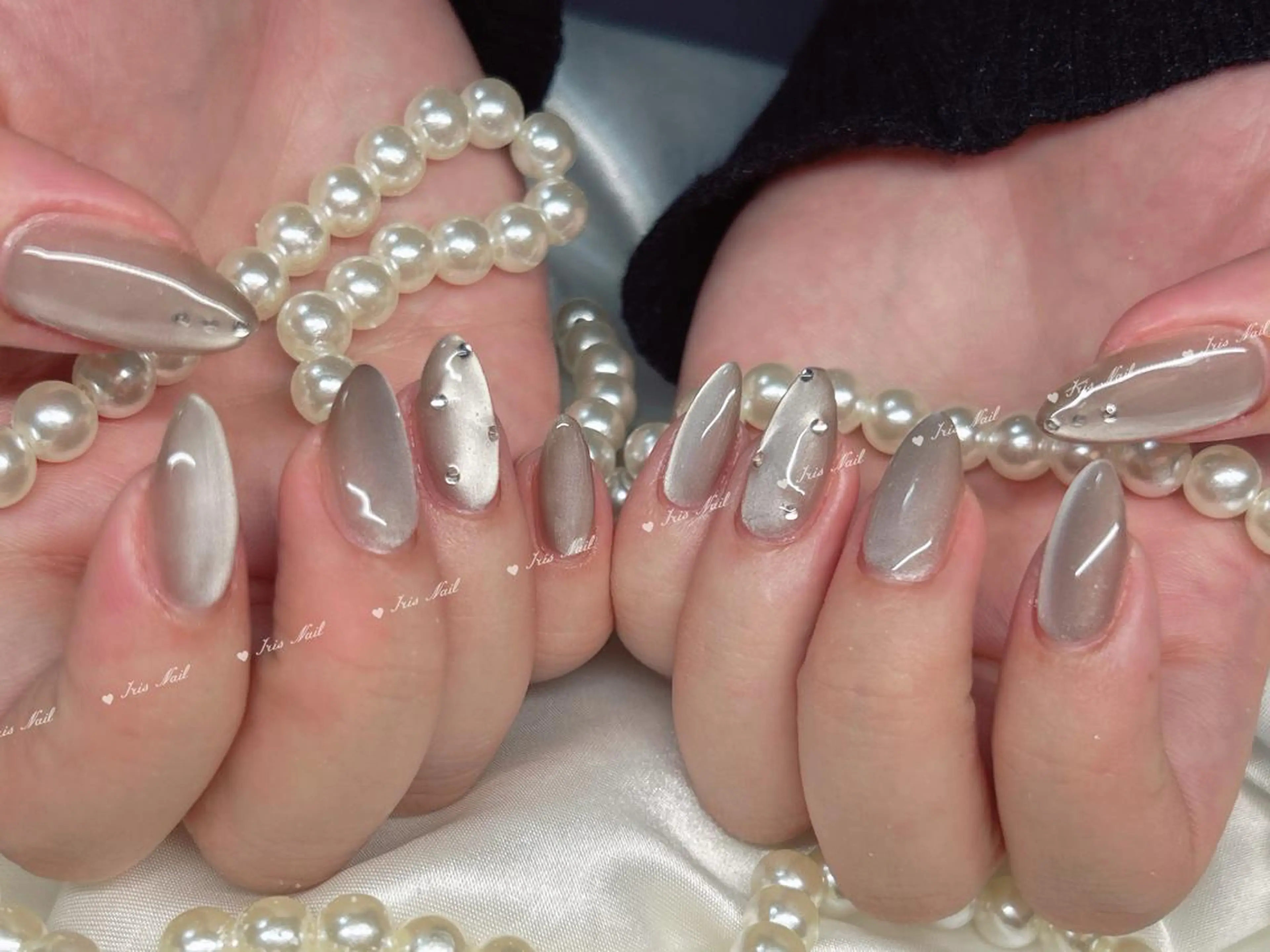 ネイル アートネイル チークネイル フレンチネイル ジェルネイル ホログラムネイル ハンドネイル 🍒IRIS Nail🌸のネイルデザイン