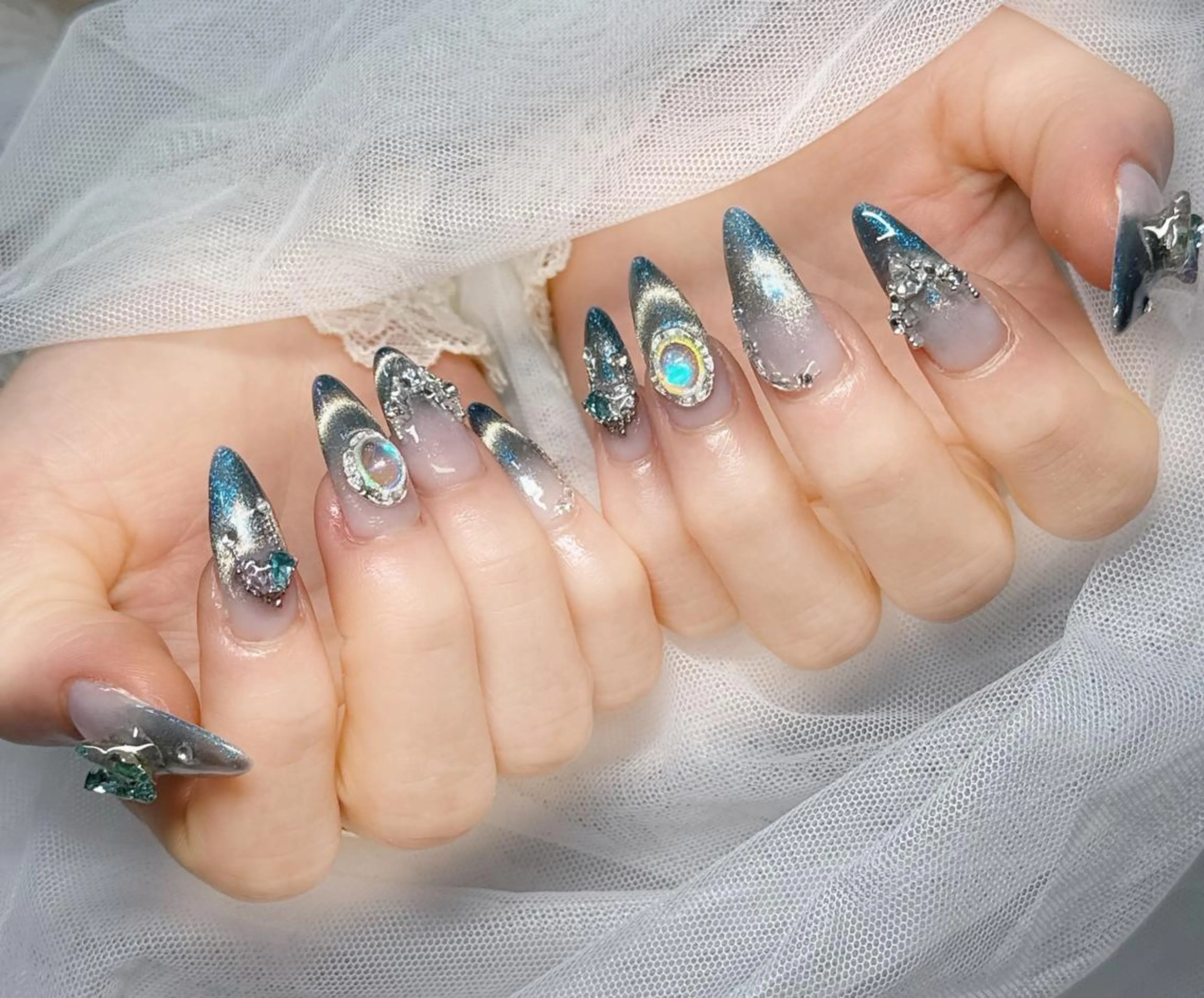 ロング カラー 韓国風ヘア ハンドネイル Bling Salonのネイルデザイン