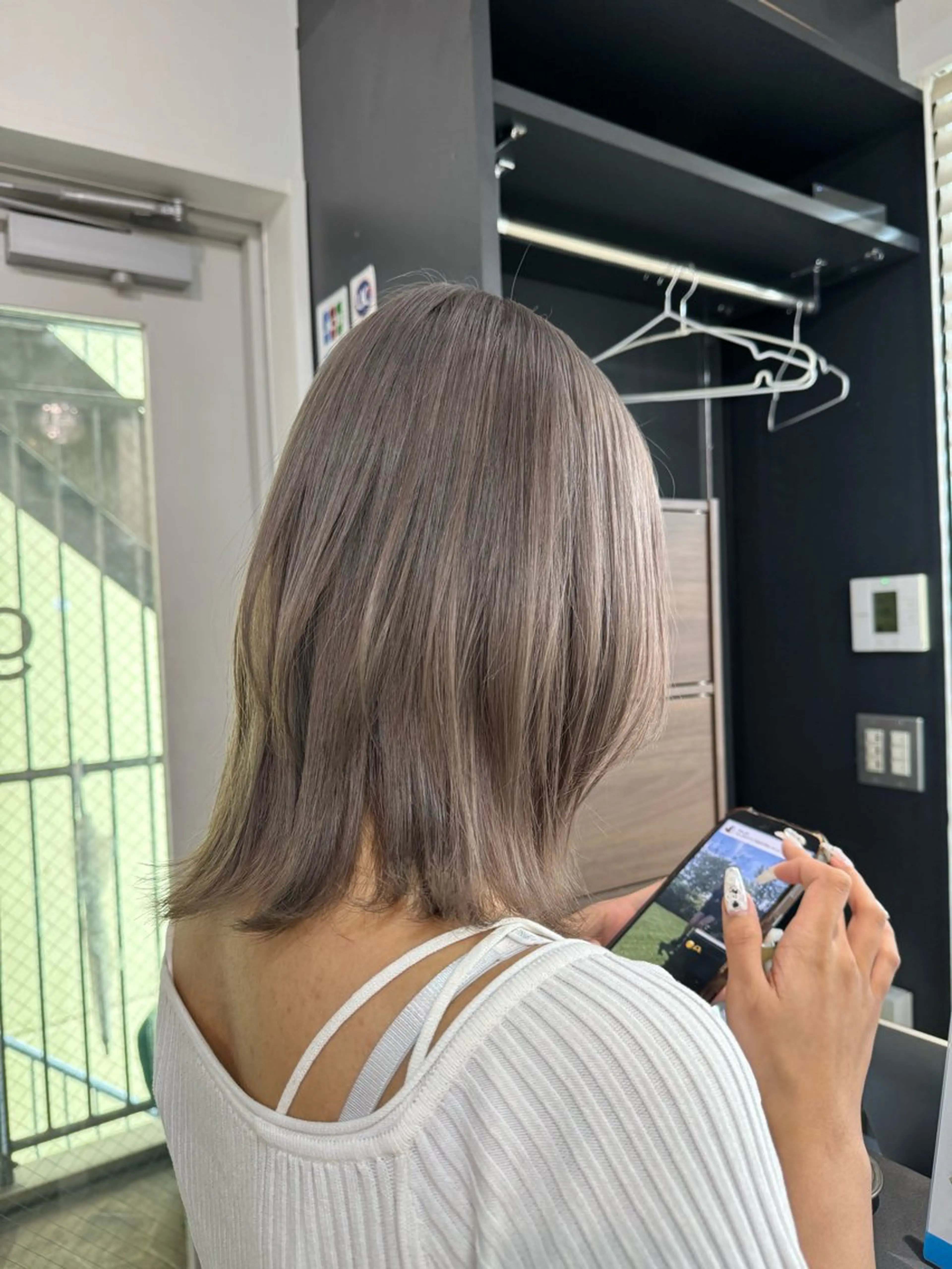 ミディアム カラー ヘアカラー トリートメント ハイトーン&髪質改善 ＆韓国エクステ🤎のヘアスタイル